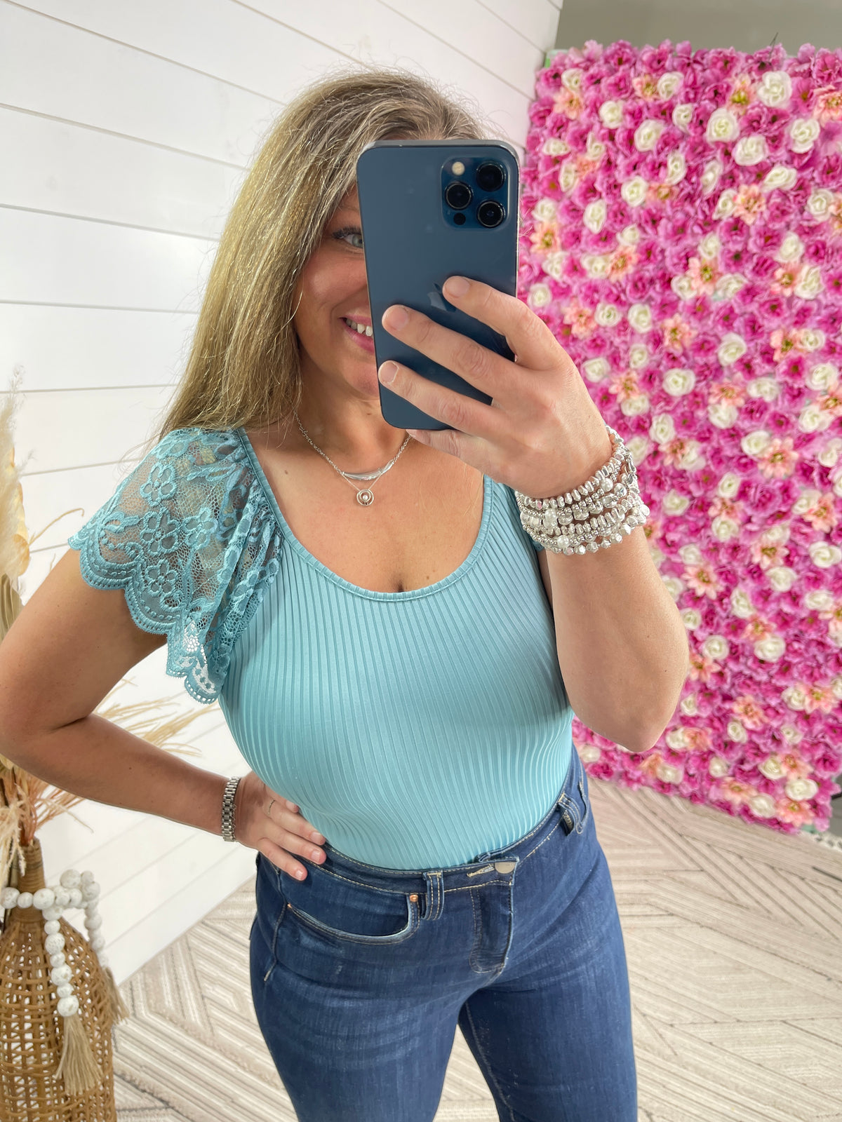 MINT RIBBED LACE SLEEVE FITTED TOP