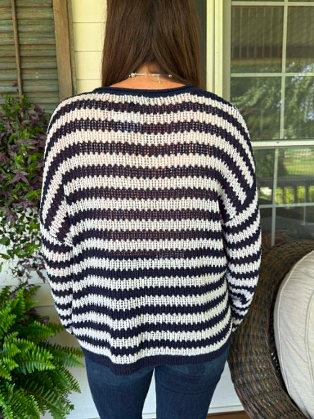 NAVY/WHITE OPEN KNIT LOOSE V NECK SWEATER