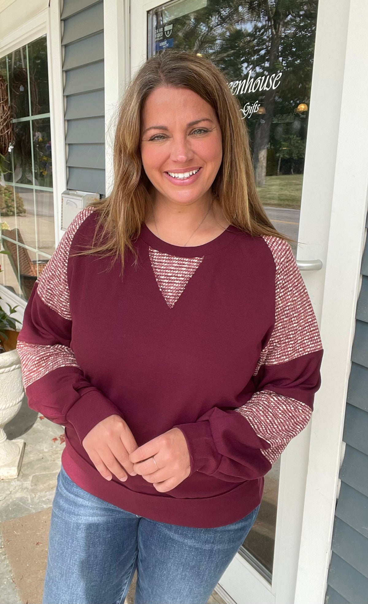 BURGUNDY RIBBED CONTRAST KNIT PULLOVER