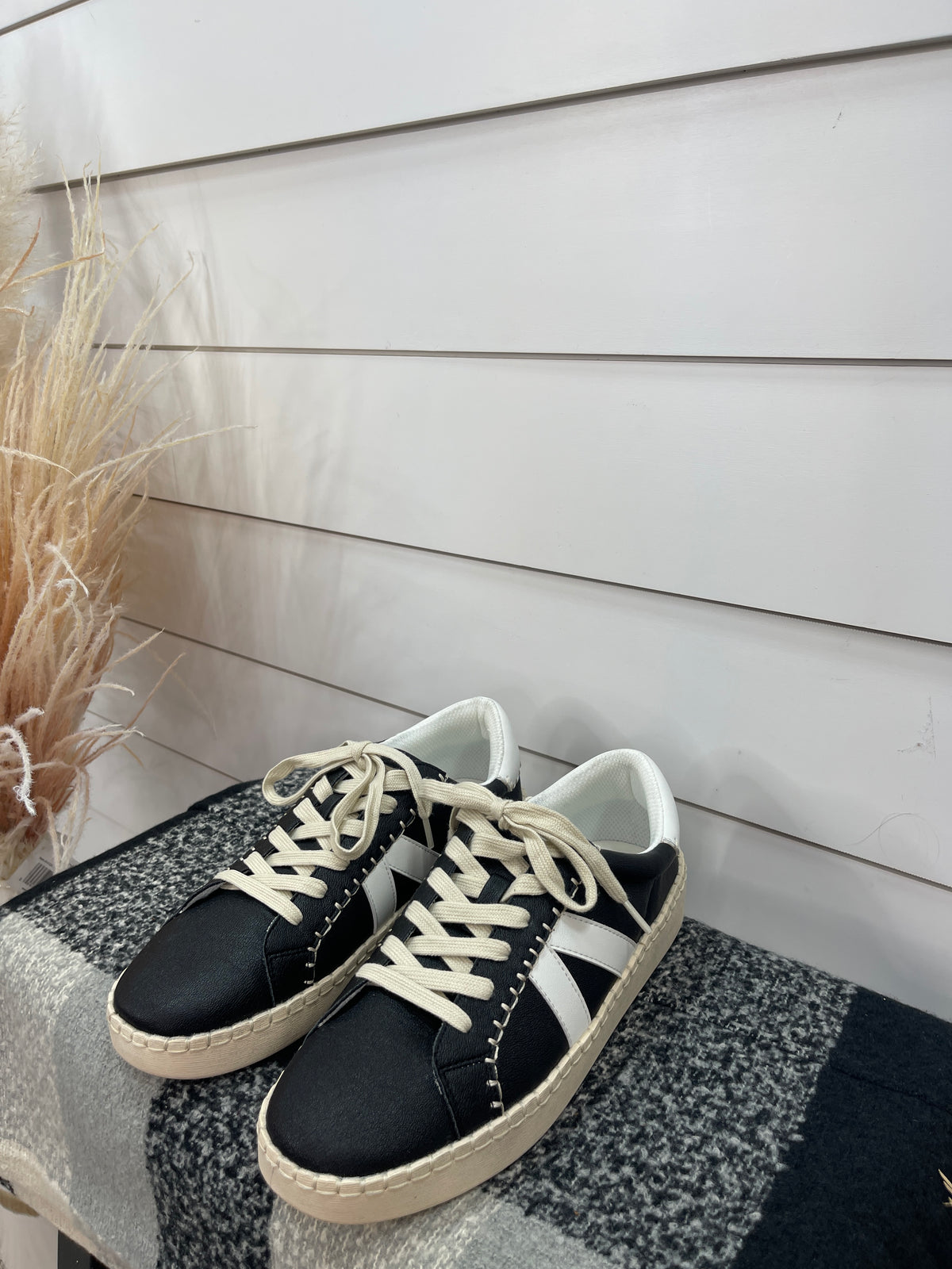 CORKYS FRIEND ZONE - BLACK