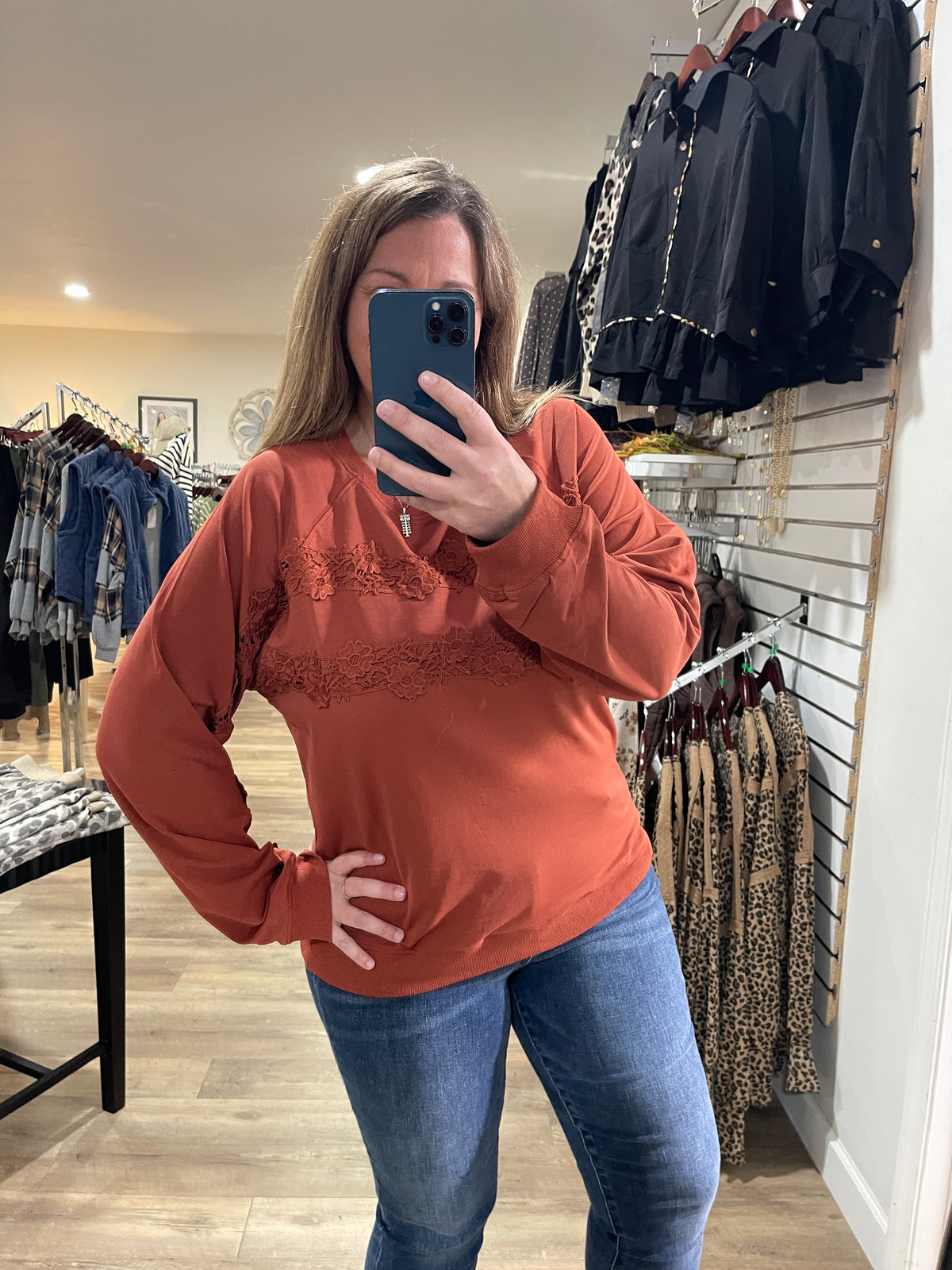 RUST LACE TRIM PULLOVER
