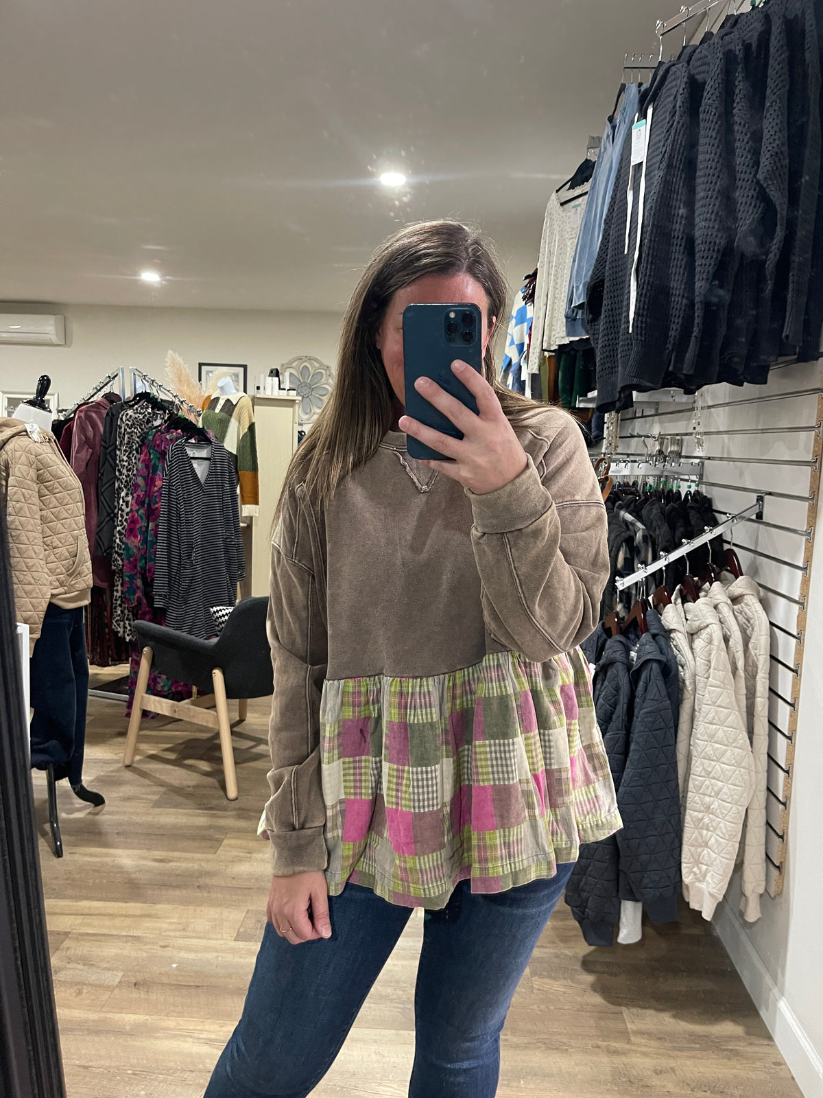 TAUPE/ PLAID OVERSIZED RUFFLE BOTTOM PULLOVER