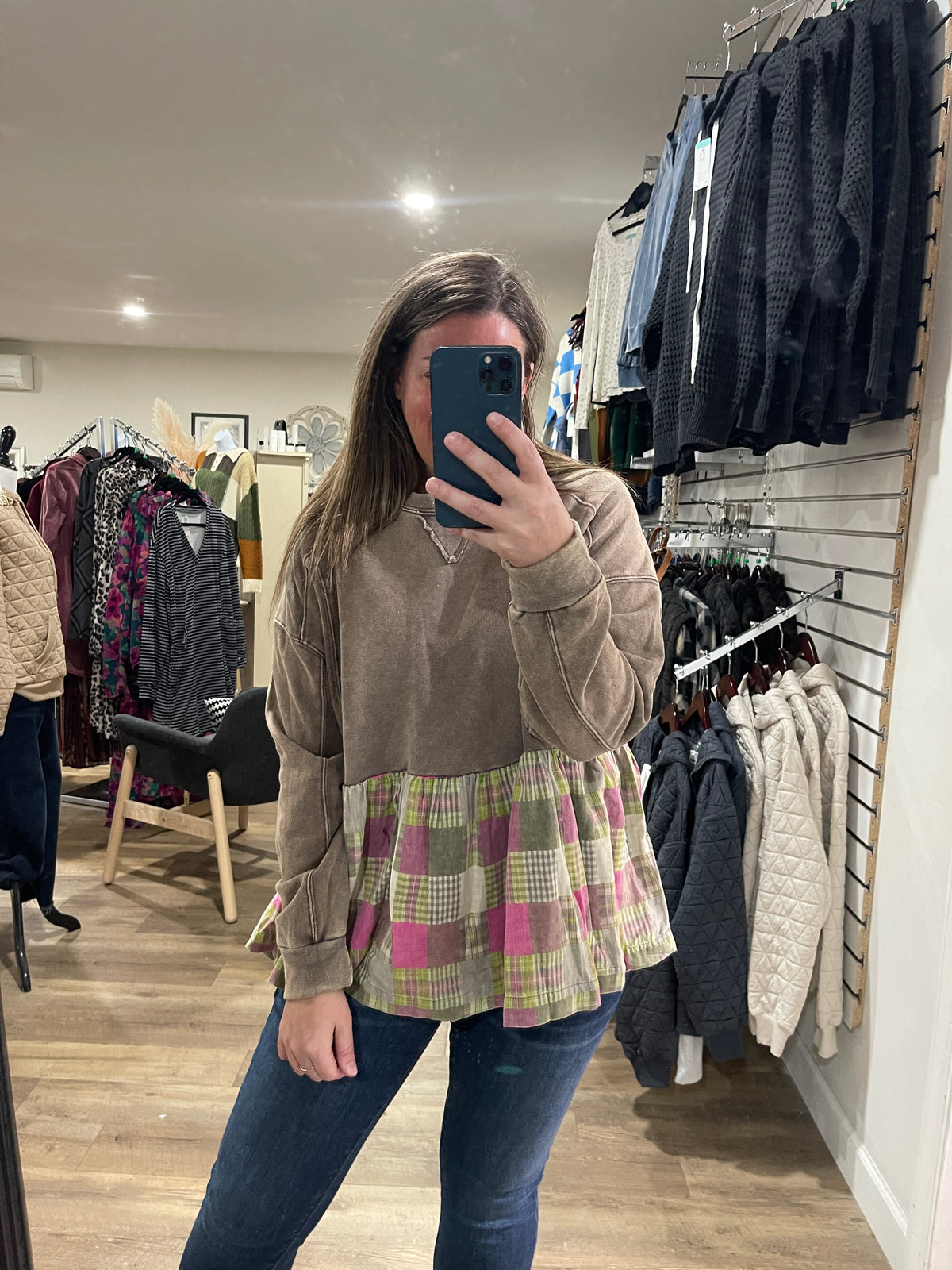 TAUPE/ PLAID OVERSIZED RUFFLE BOTTOM PULLOVER