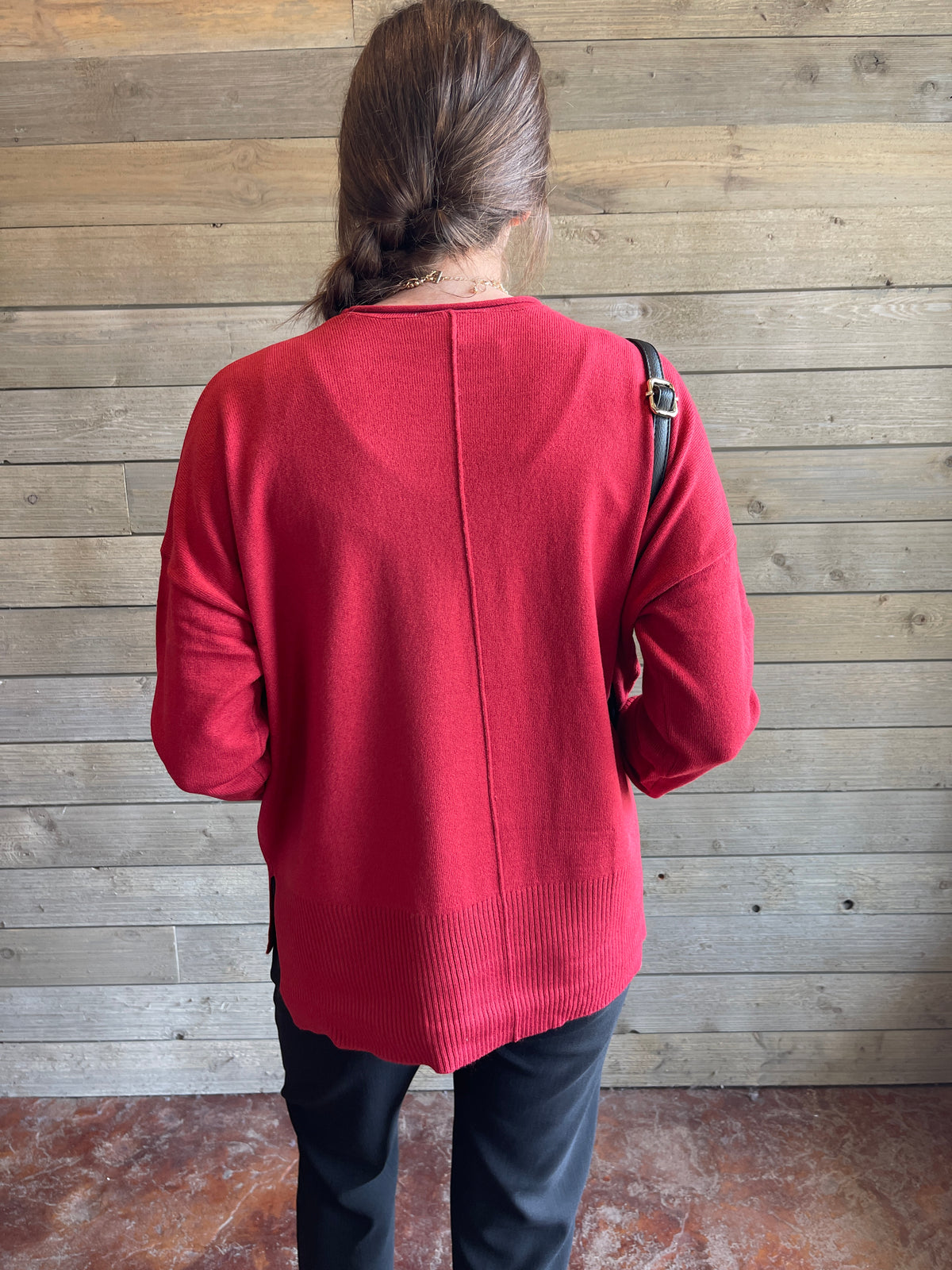 RED CENTER SEAM LIGHT WEIGHT SWEATER