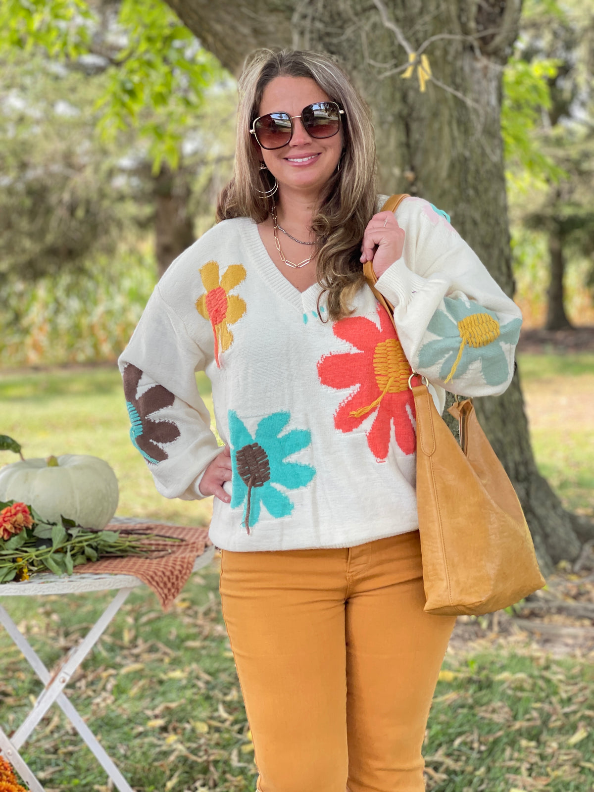 POL IVORY LARGE FLORAL PULL OVER SWEATER