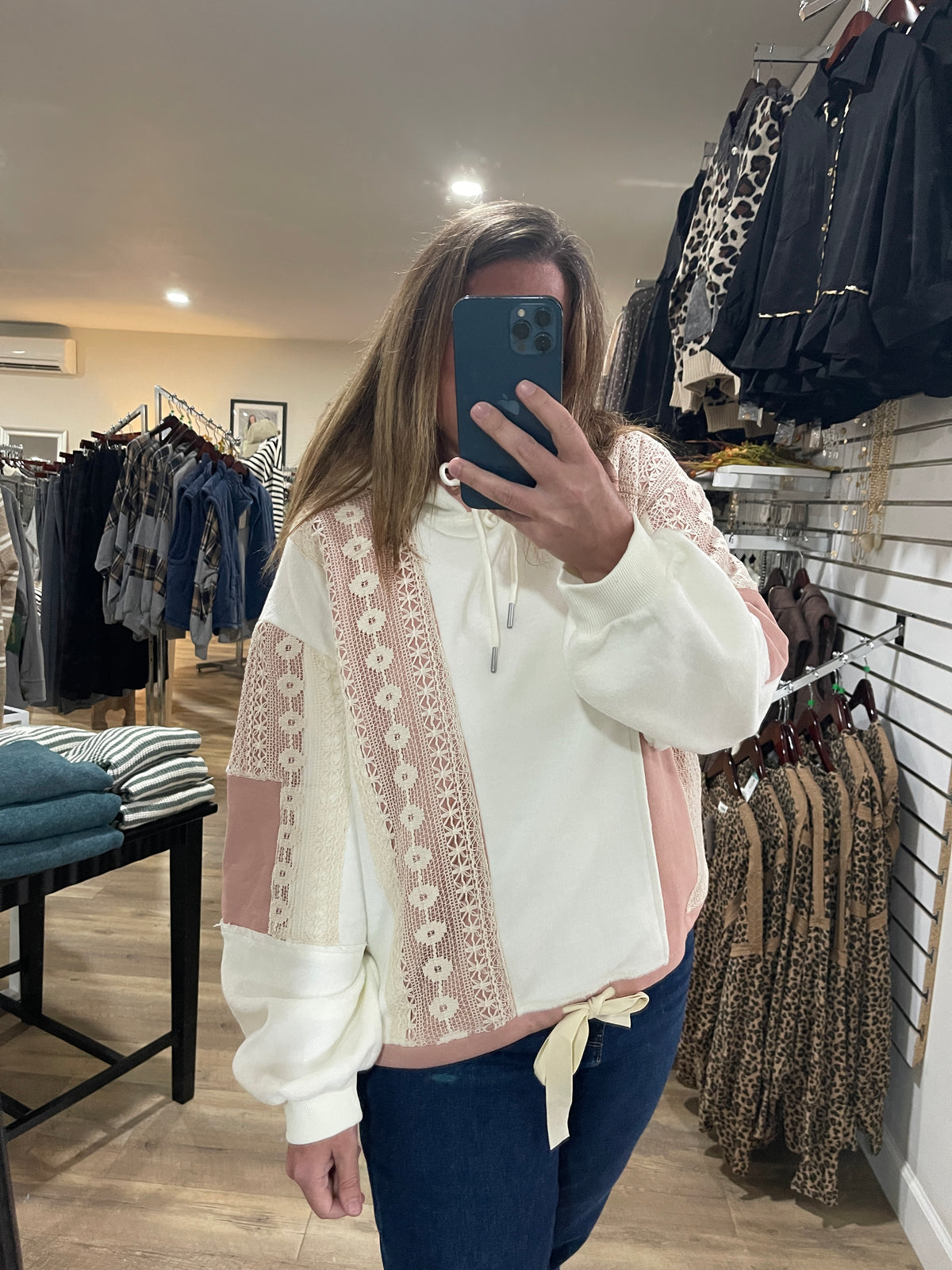 WHITE/DUSTY PINK LACE TRIM HOODED PULLOVER