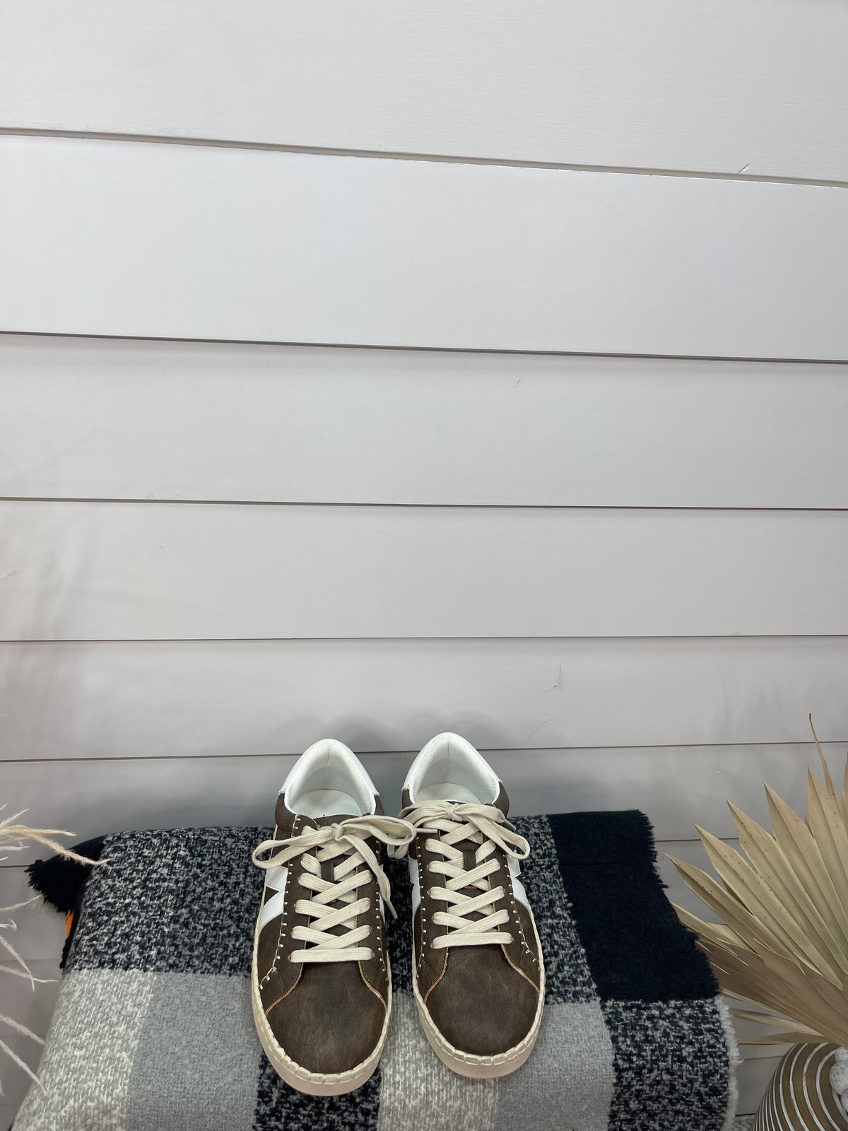 CORKYS FRIEND ZONE - CHOCOLATE