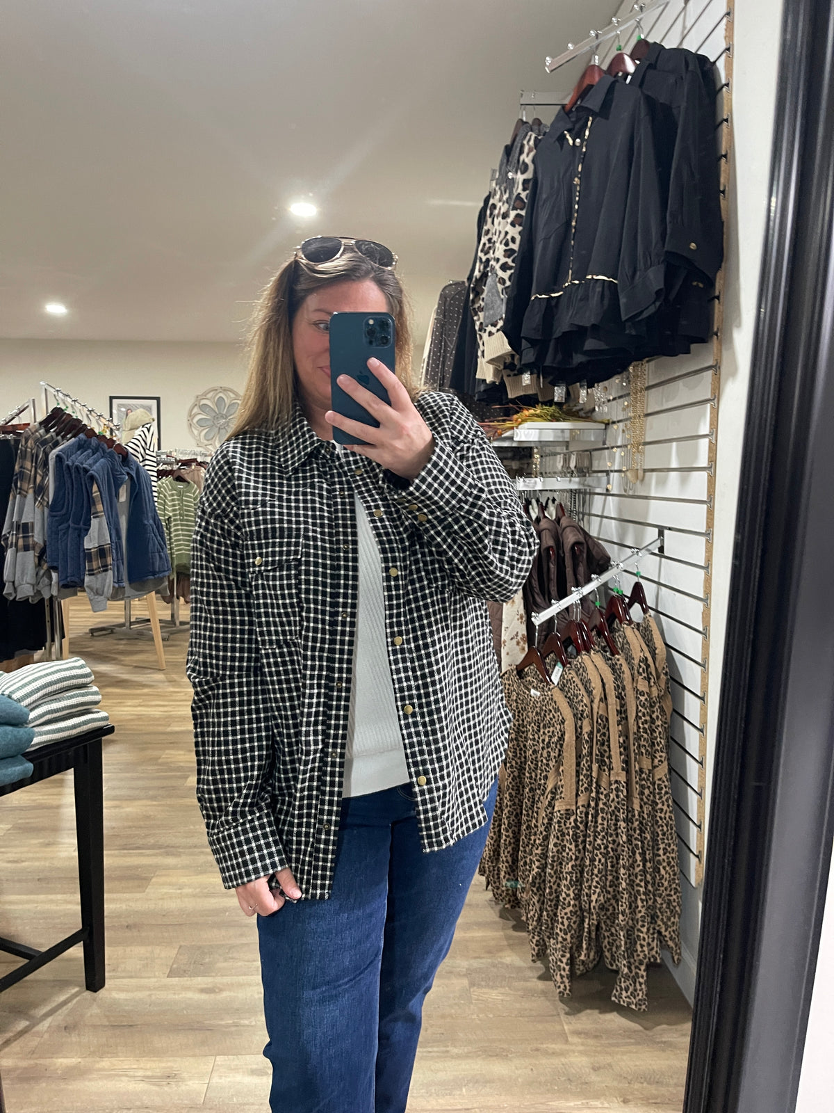 BLACK AND WHITE CHECK SNAP BUTTON FLANNEL