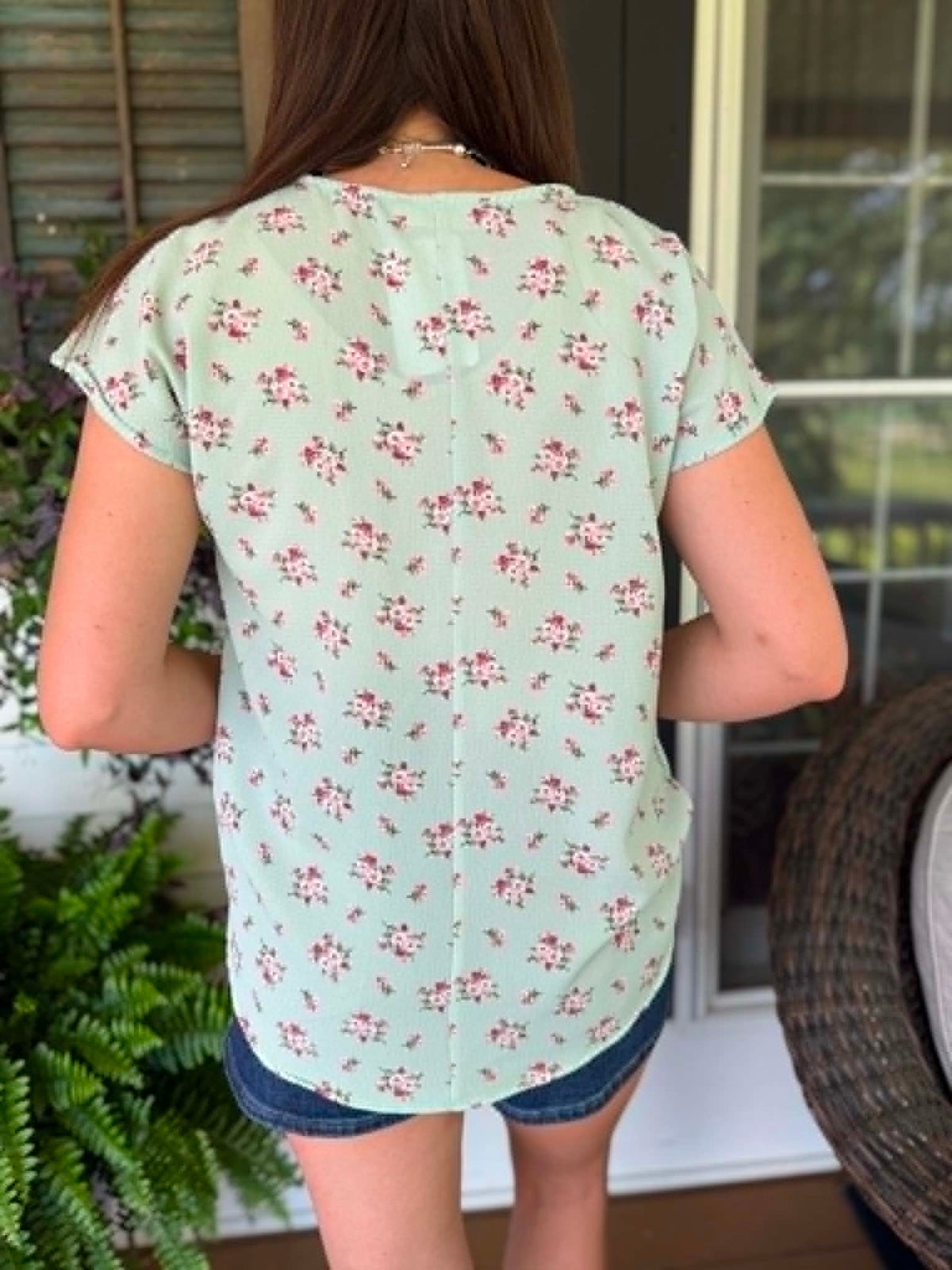 MINT PETITE FLORLA V NECK WOVEN TOP