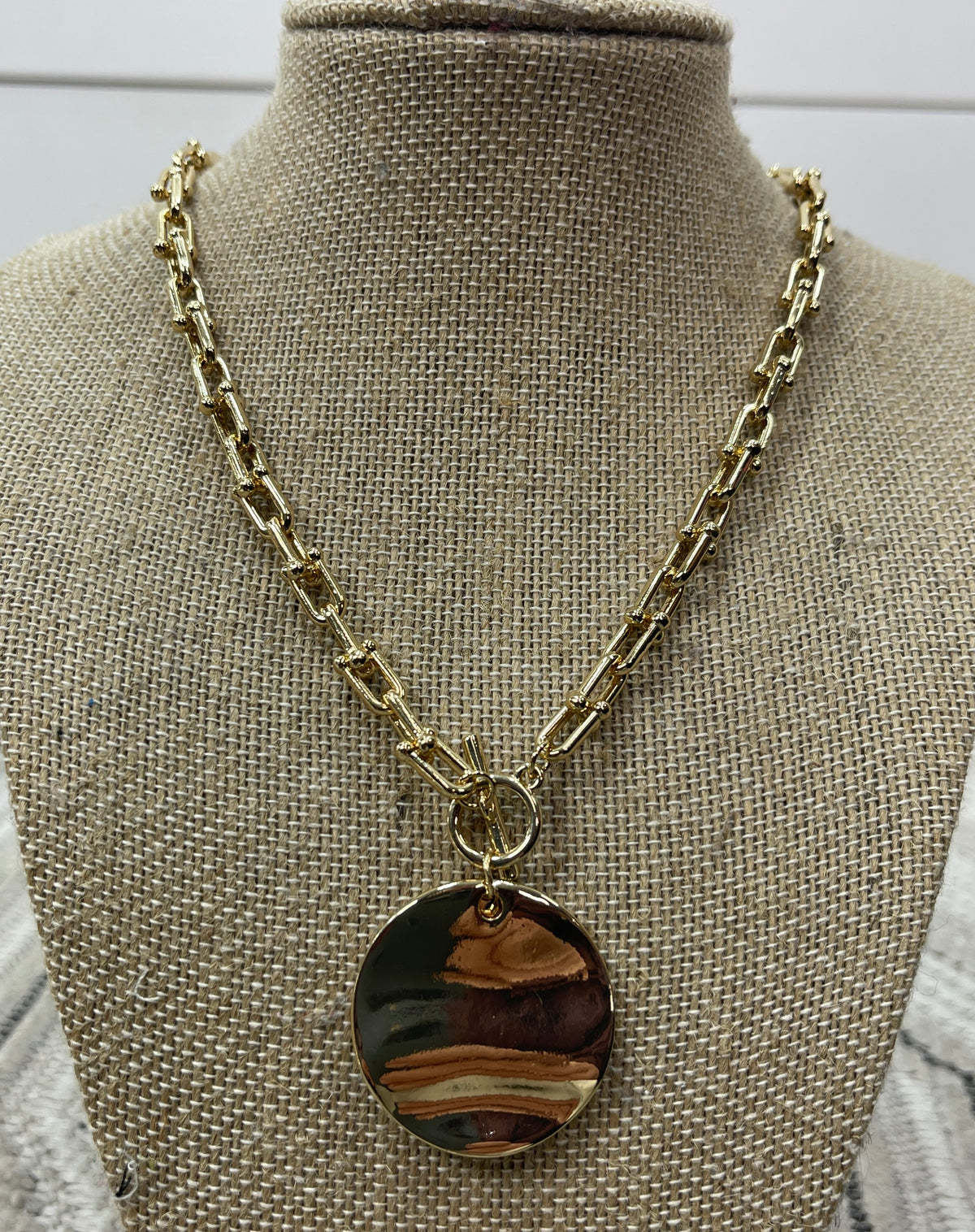 GOLD U CHAIN WITH DOUBLE CIRCLE NECKLACE