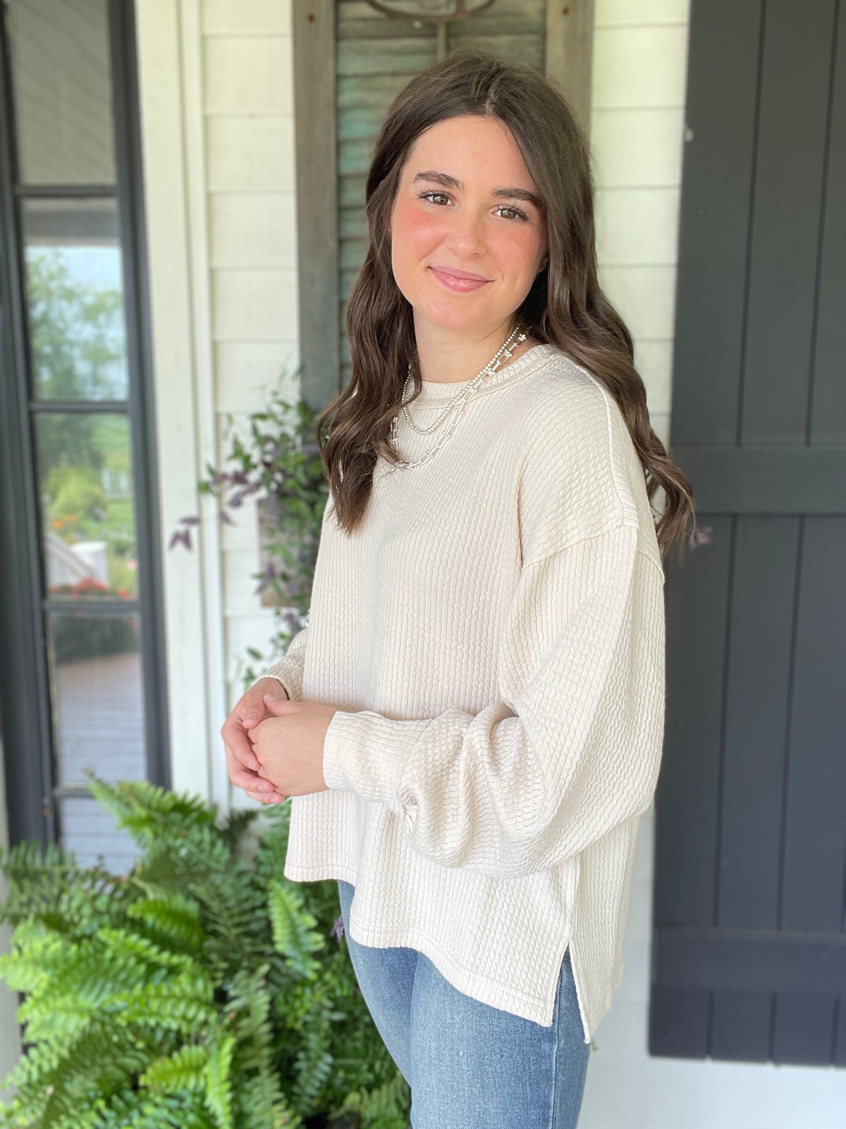 NATURAL TEXTURED EXPOSED SEAM KNIT TOP