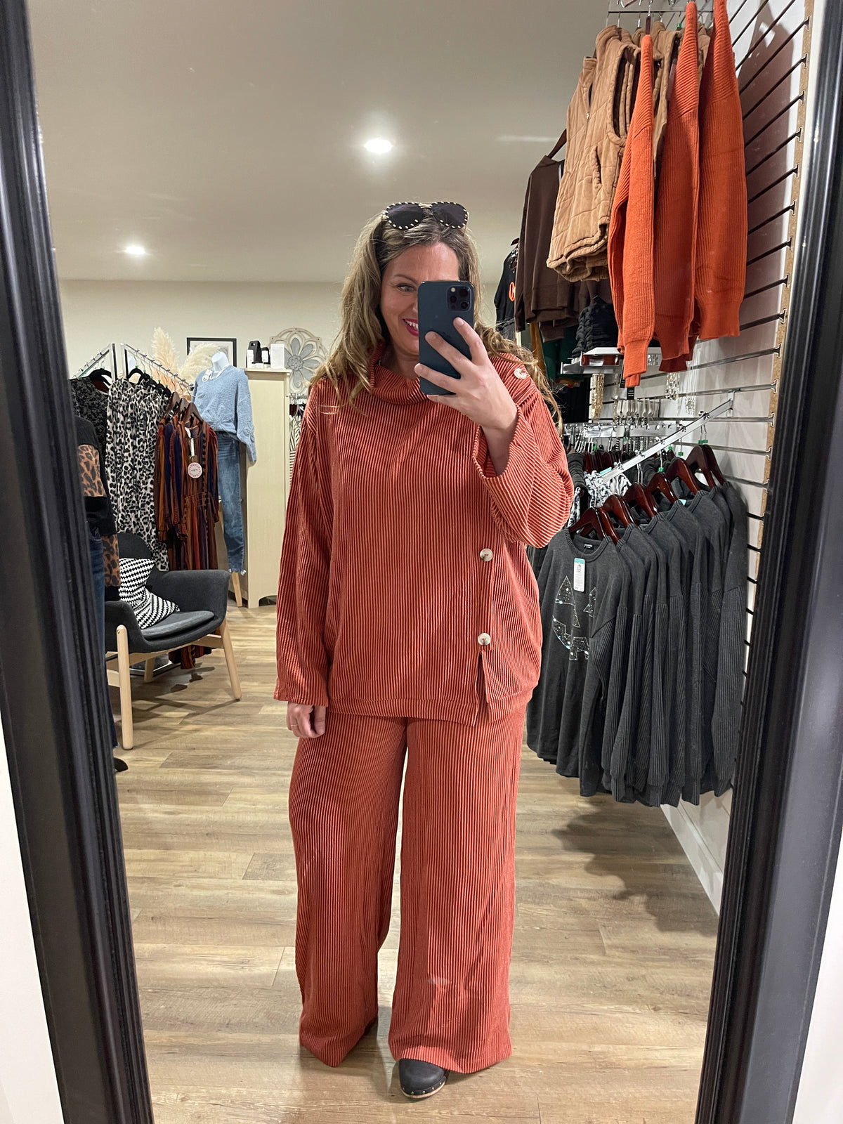 DEAR SCARLETT LAVISH RAISED RIBBED BUTTON TRIM SET - RUST