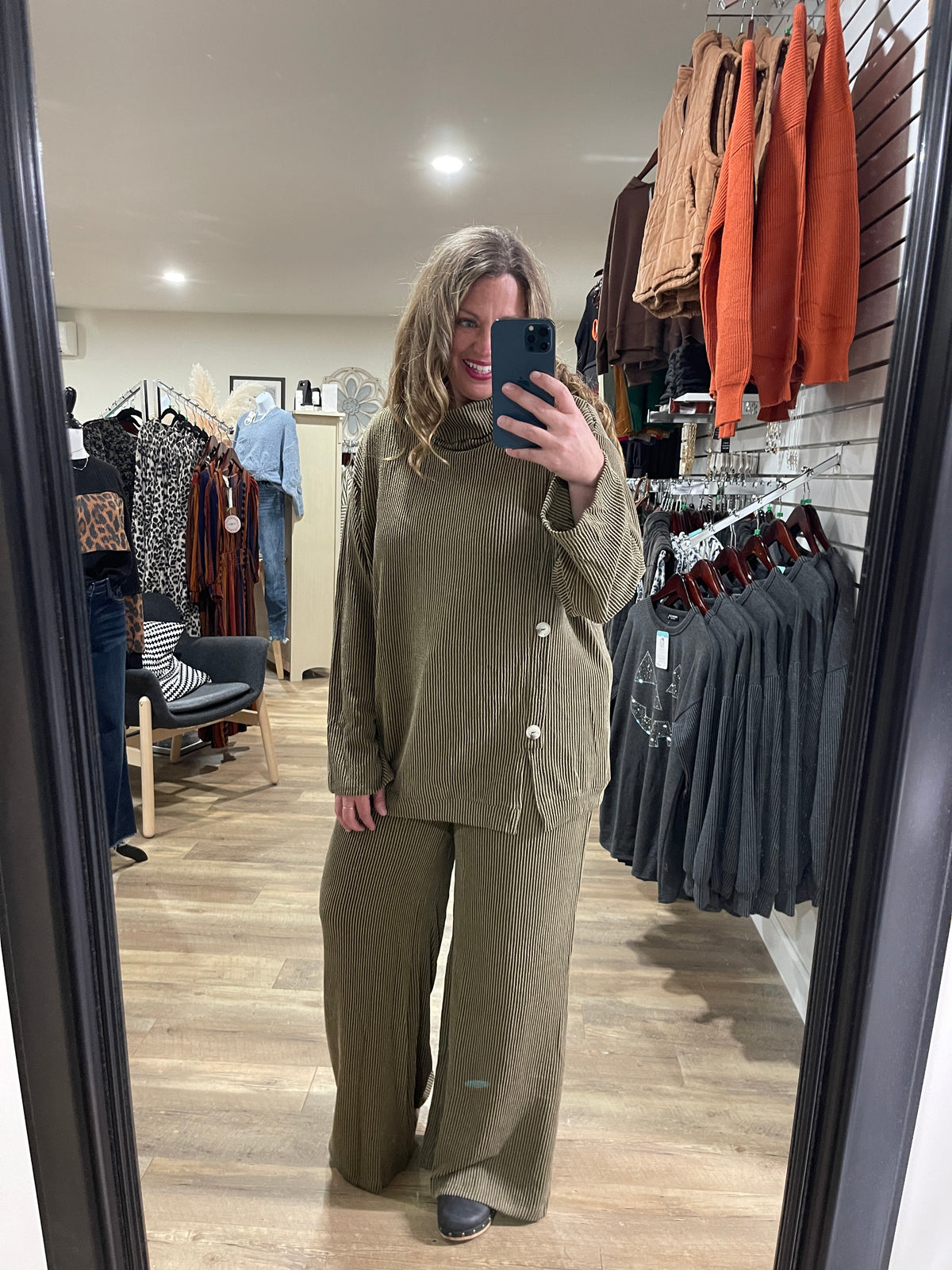 DEAR SCARLETT LAVISH RAISED RIBBED BUTTON TRIM SET - OLIVE