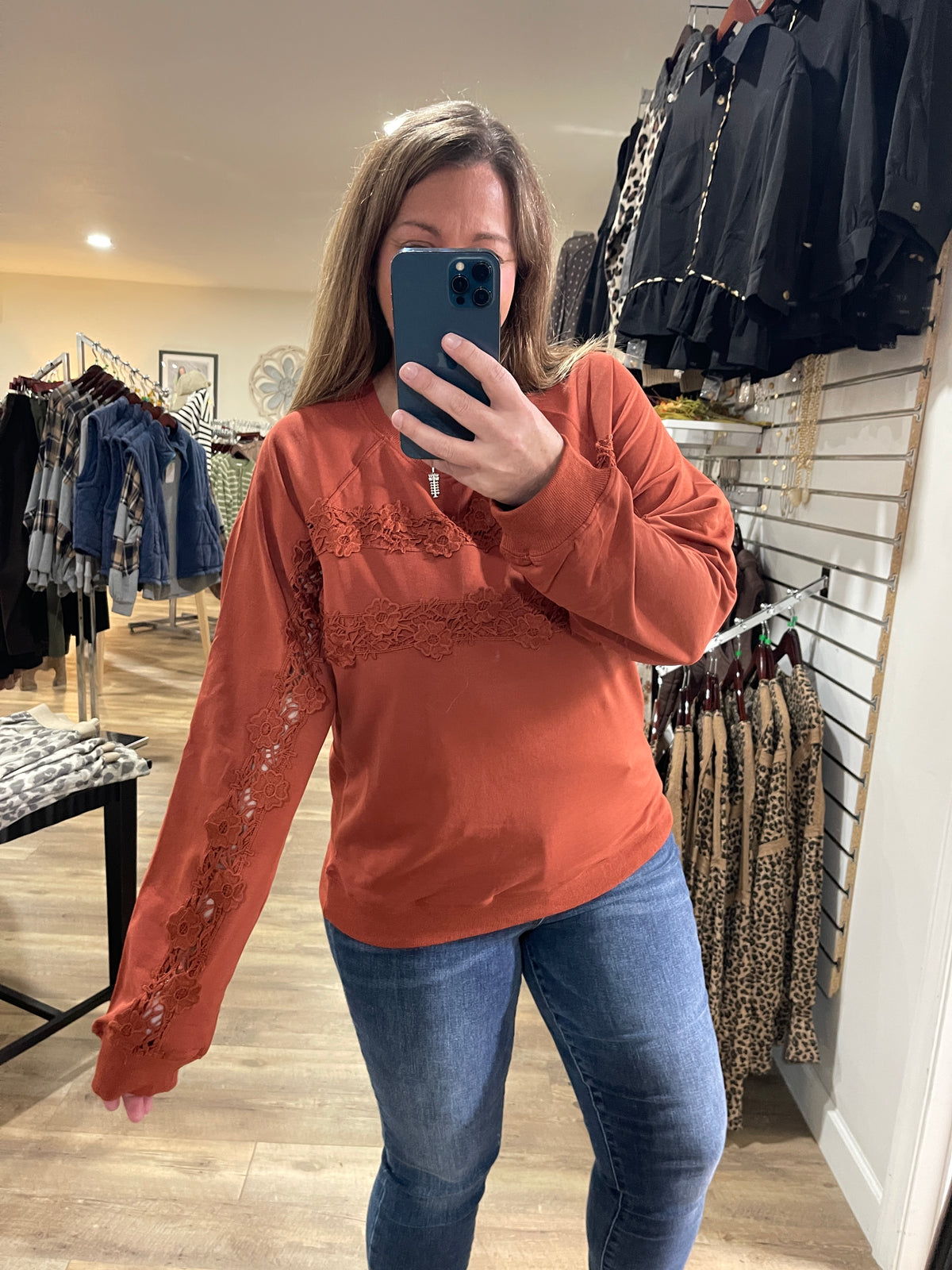 RUST LACE TRIM PULLOVER
