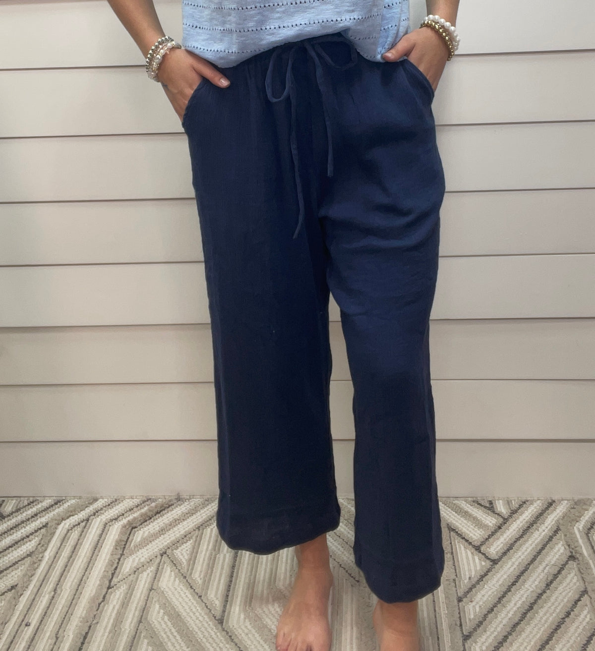 NAVY TEXTURED ELASTIC WAIST PANT