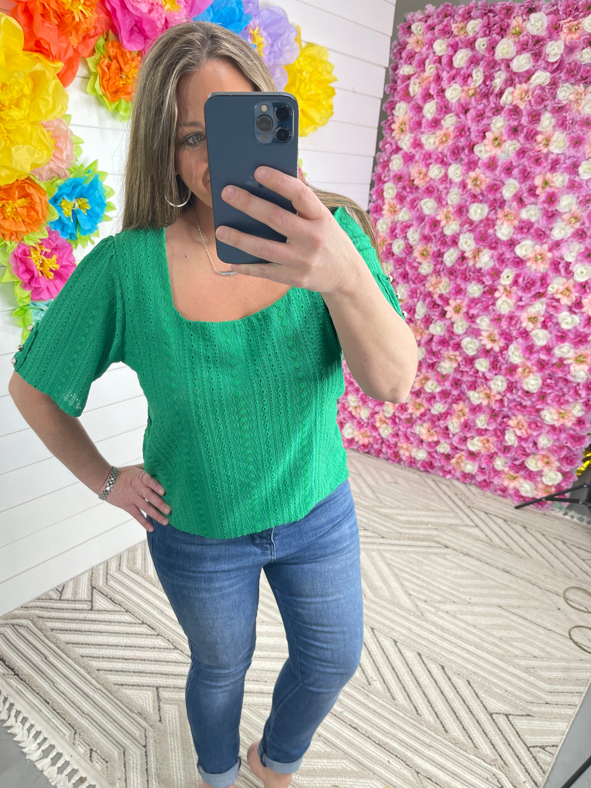 KELLY GREEN CUTOUT DETAIL SHORT SLEEVE TOP