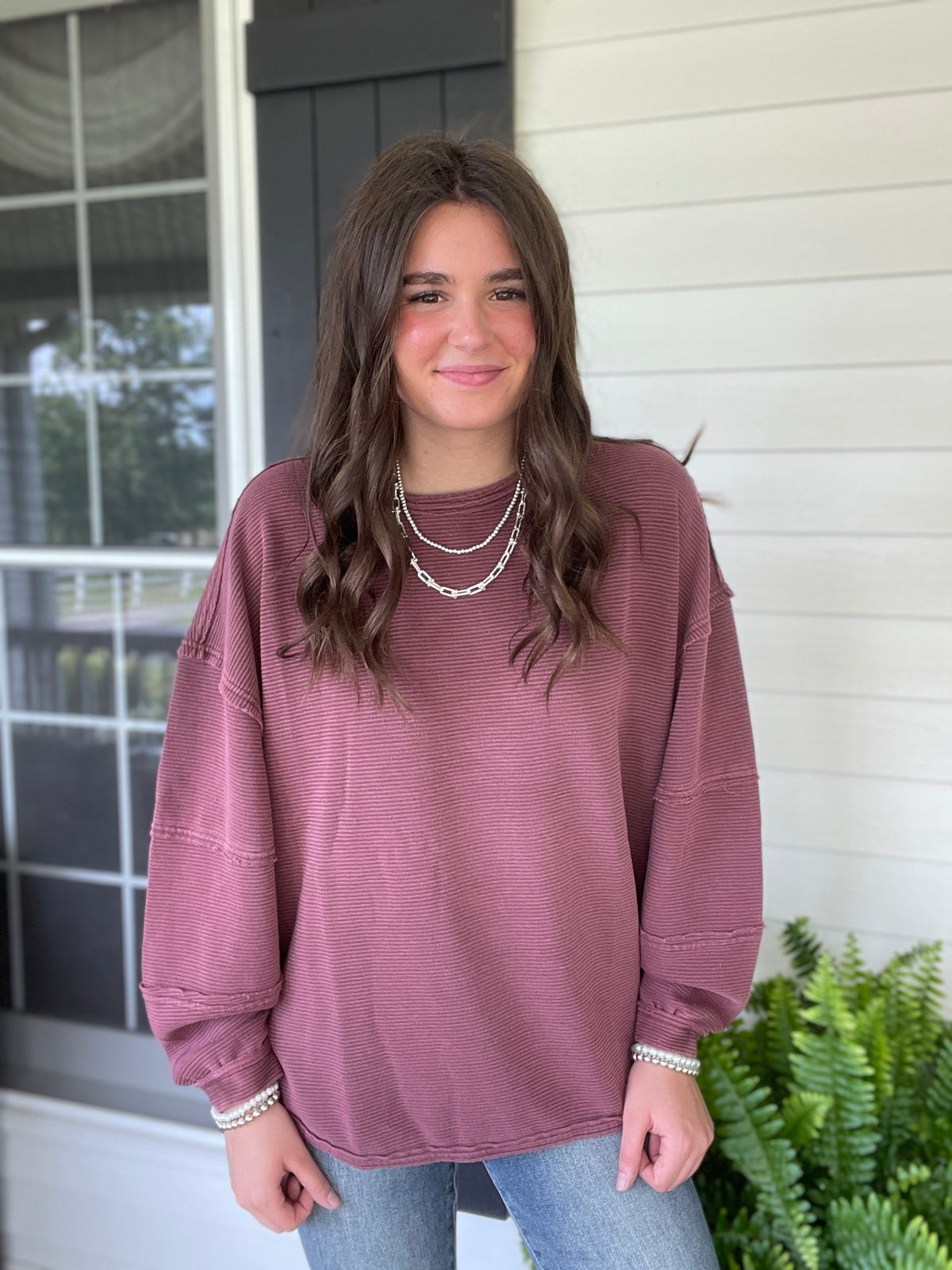 MAROON EXPOSED SEAM DETAIL KNIT TOP