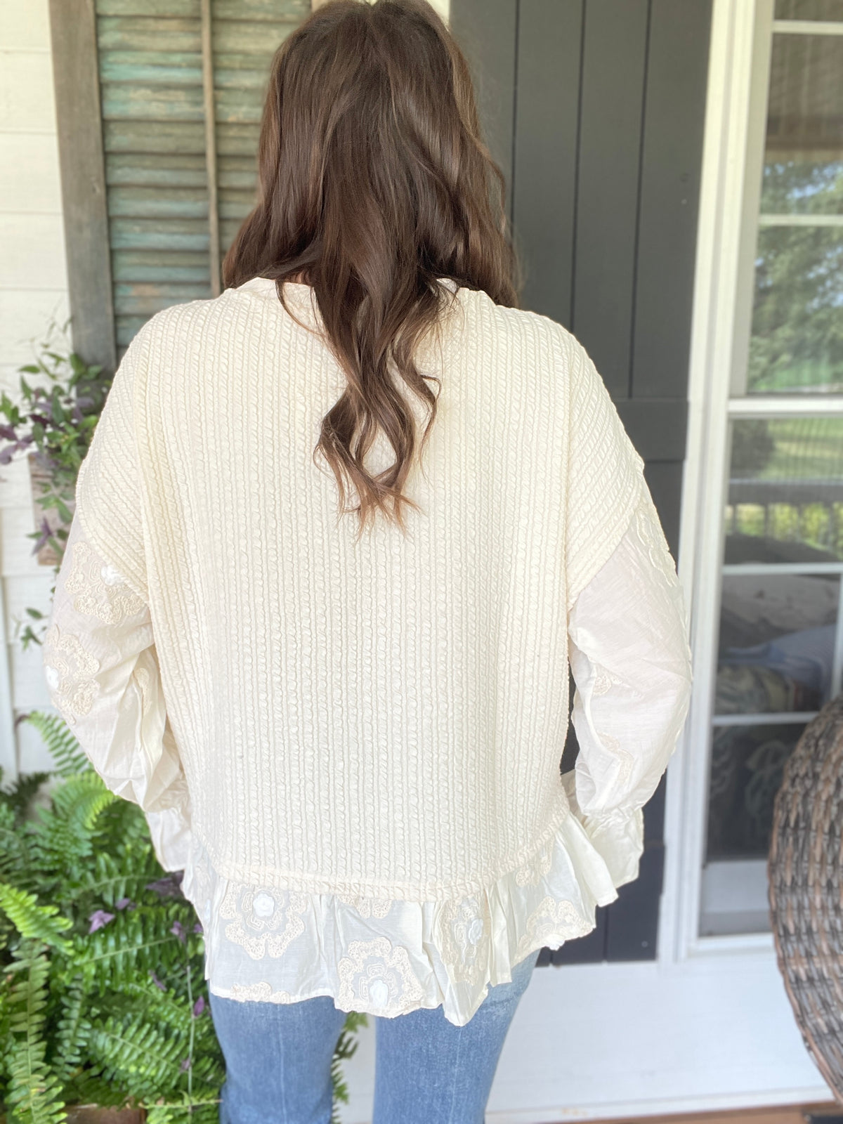 IVORY TEXTURED CROCHET LACE TRIM TOP