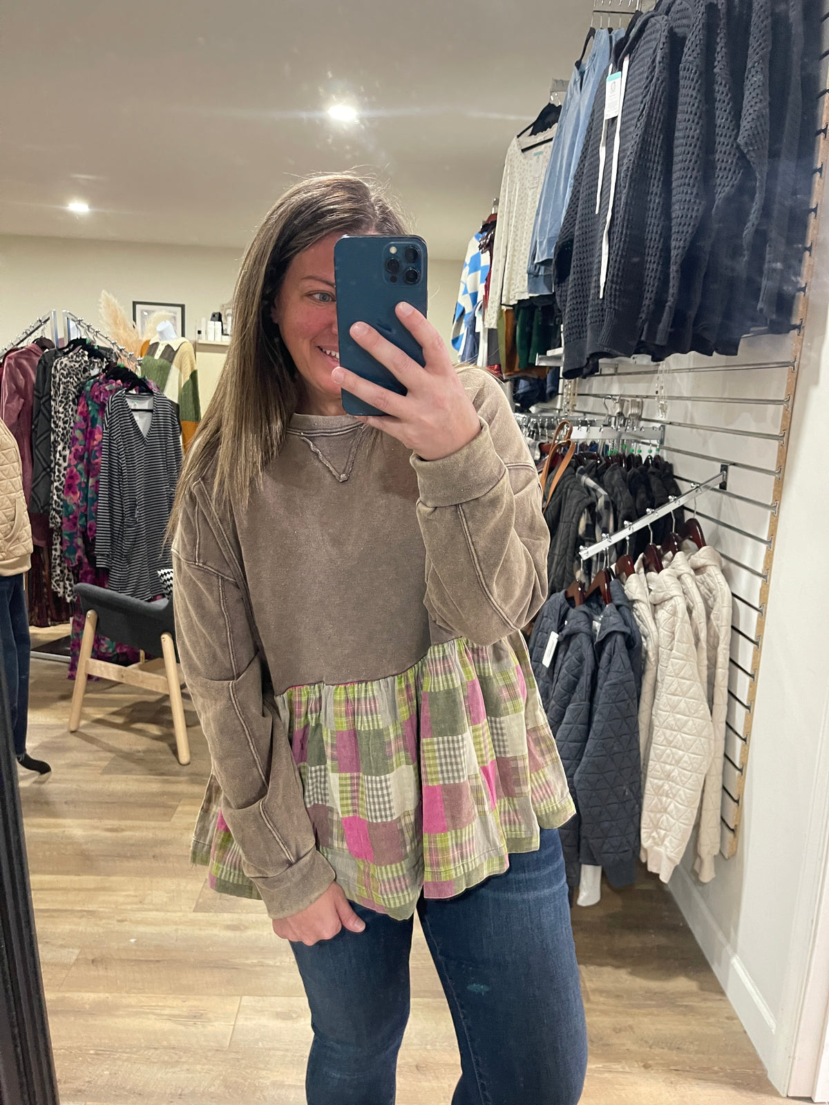 TAUPE/ PLAID OVERSIZED RUFFLE BOTTOM PULLOVER