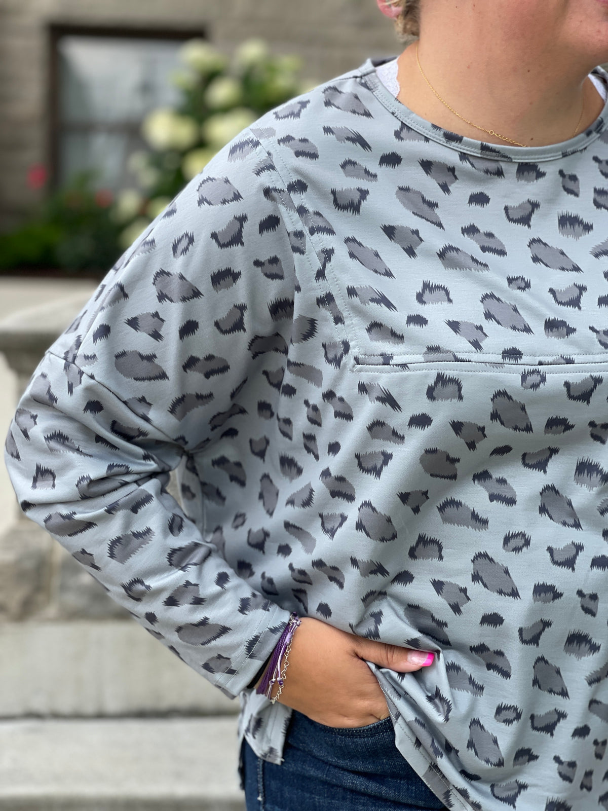 GREY LEOPARD RELAXED FIT TOP
