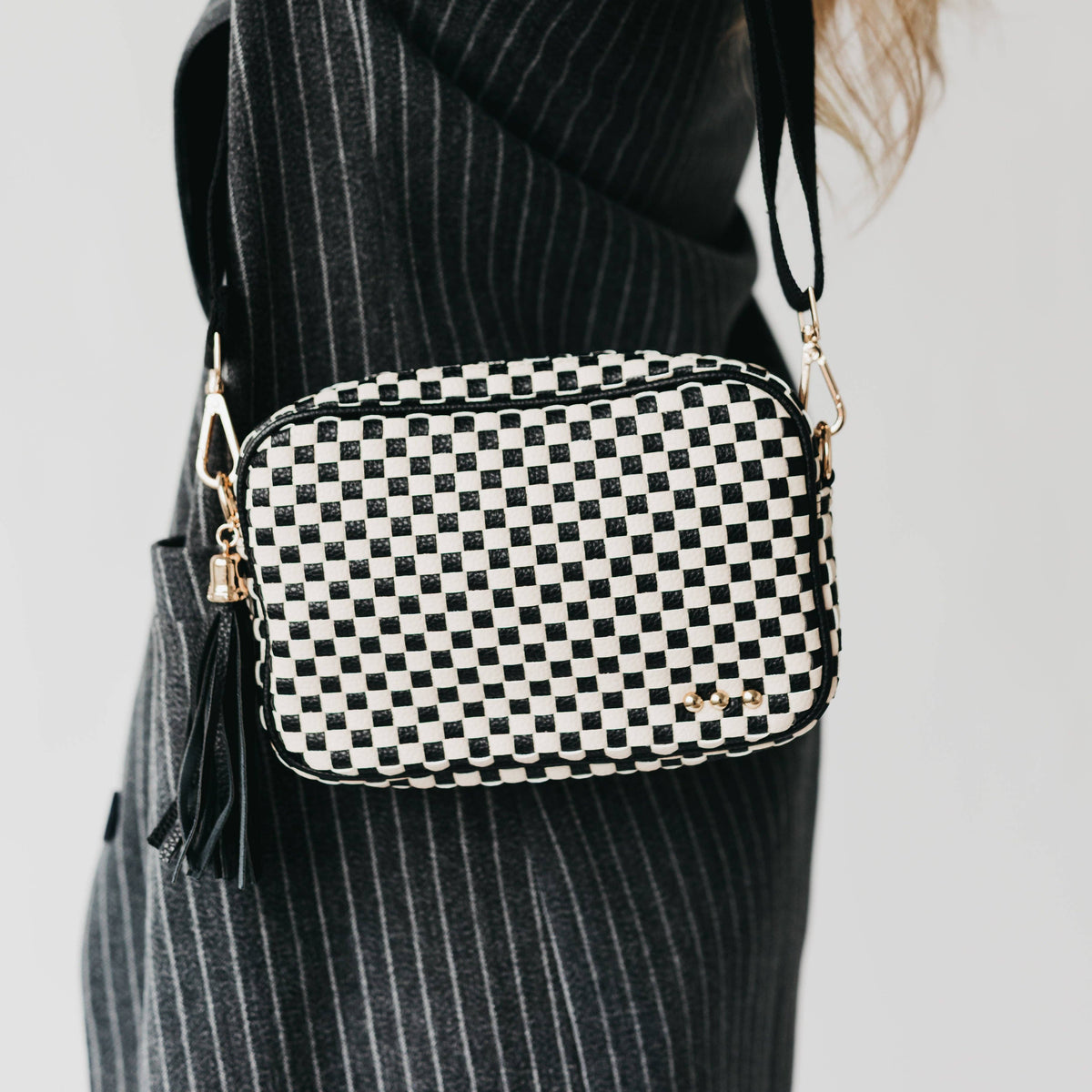 Pretty Simple - Woven Willow Camera Crossbody Bag: Checkered Black