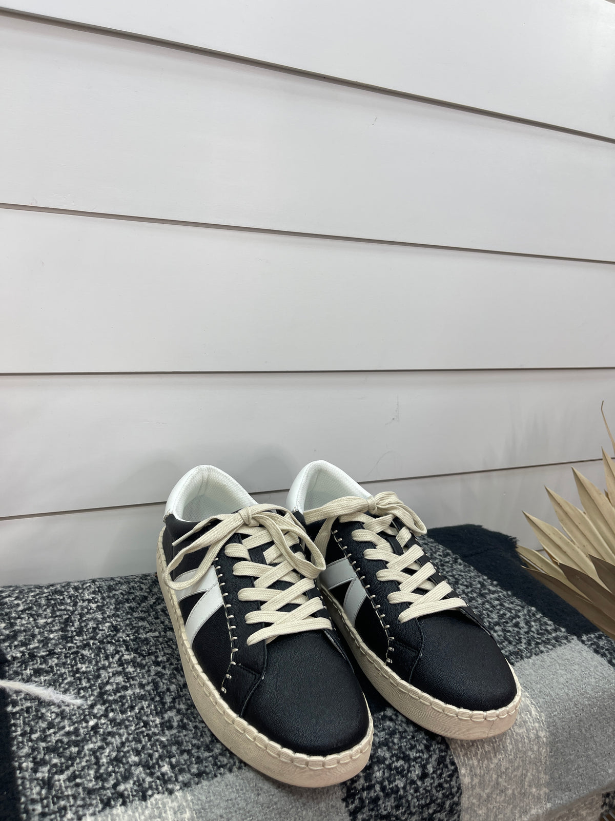 CORKYS FRIEND ZONE - BLACK