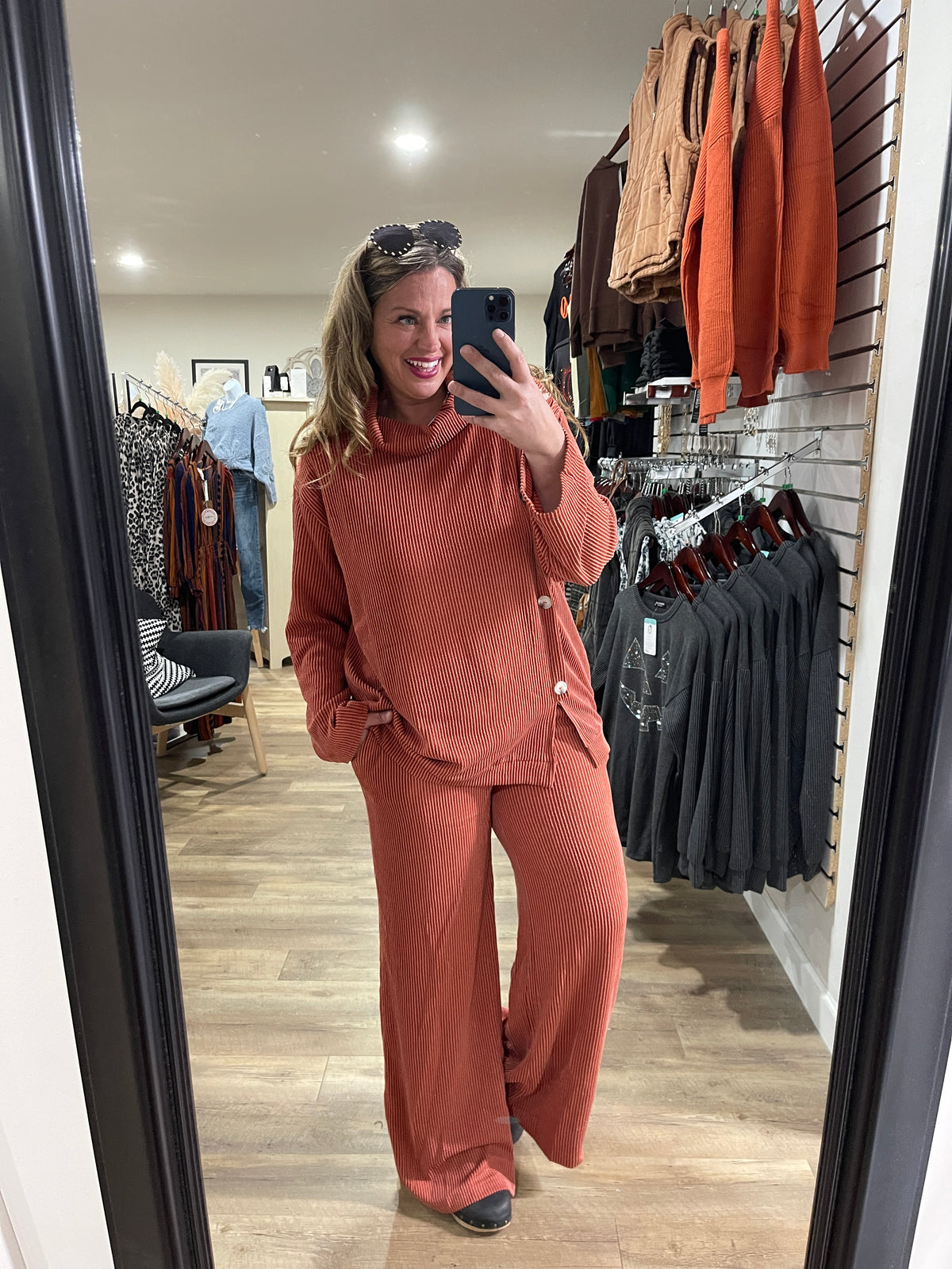 DEAR SCARLETT LAVISH RAISED RIBBED BUTTON TRIM SET - RUST