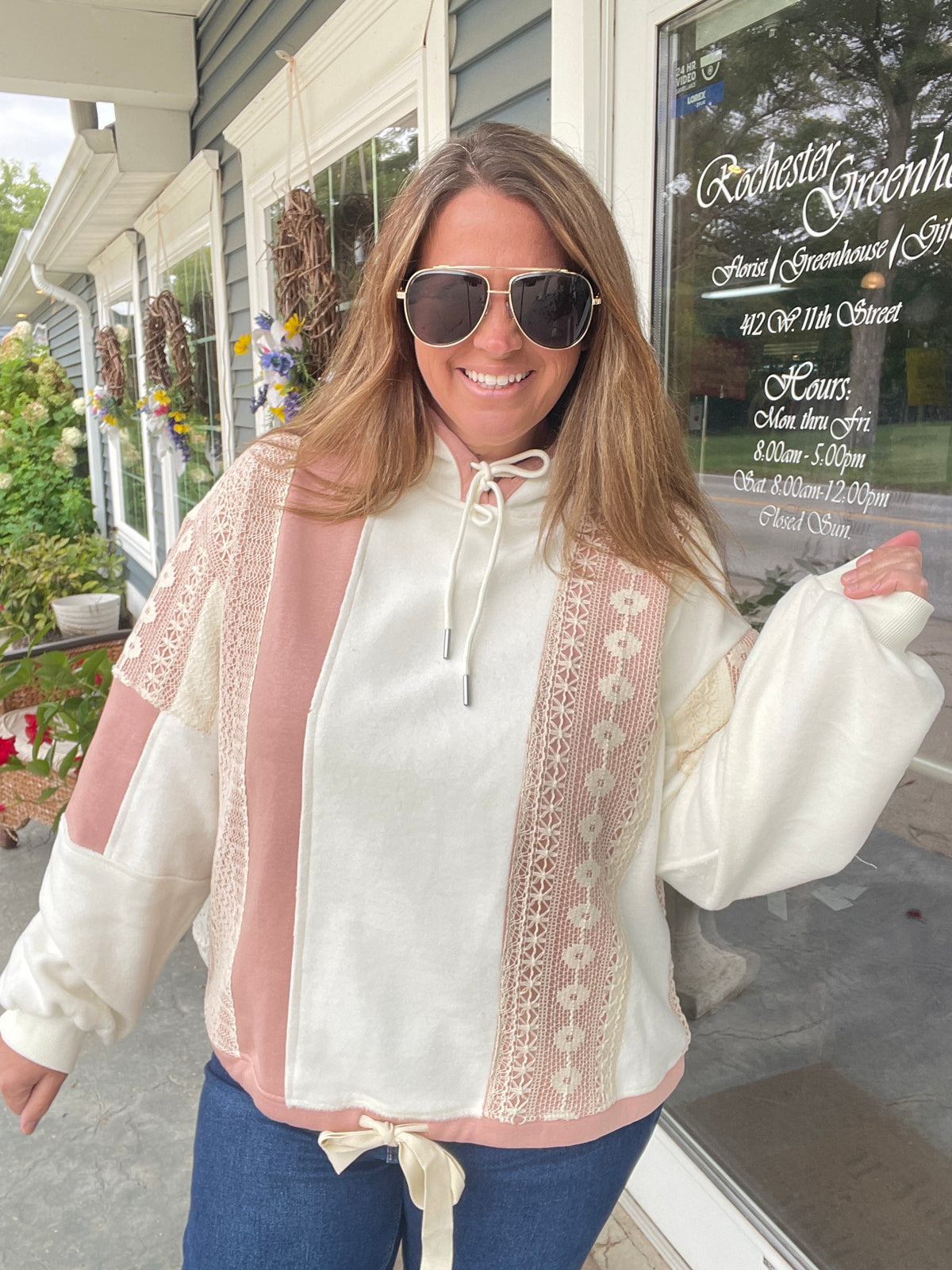 WHITE/DUSTY PINK LACE TRIM HOODED PULLOVER