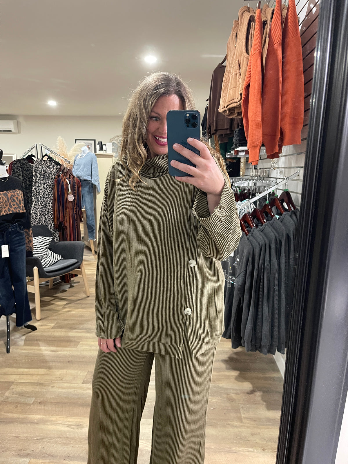 DEAR SCARLETT LAVISH RAISED RIBBED BUTTON TRIM SET - OLIVE