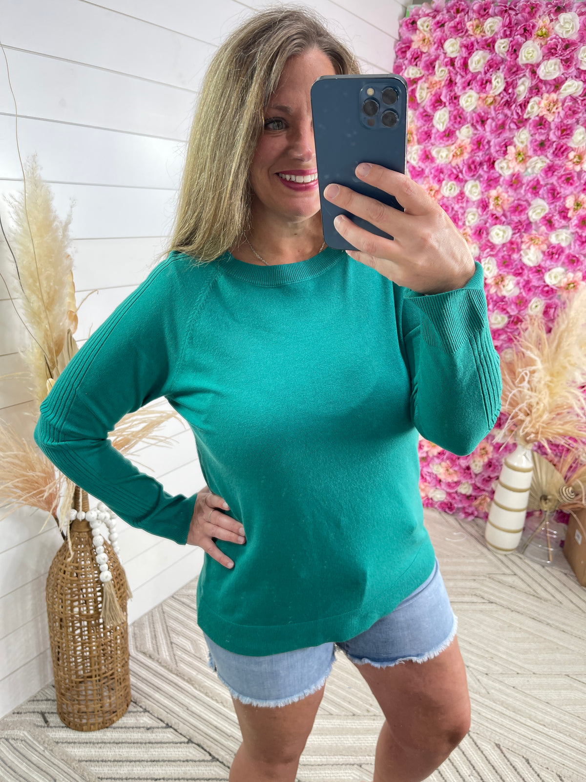 KELLY GREEN CREW NECK RAGLAN RIBBED SLEEVE LIGHT WEIGHT SWEATER