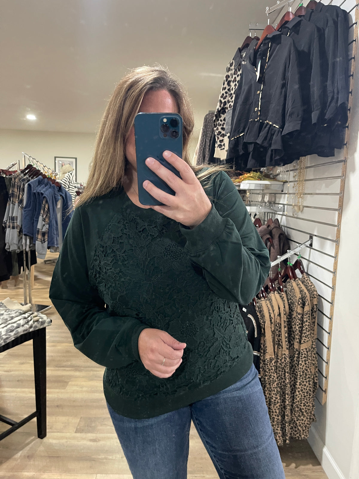 HUNTER LACE FRONT PULLOVER