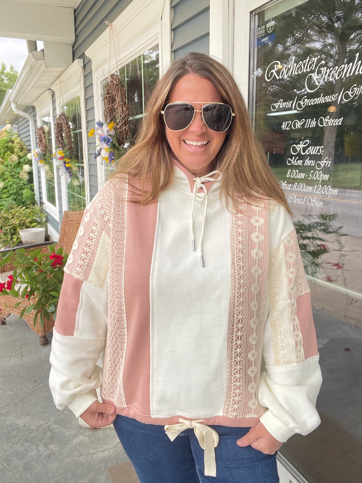 WHITE/DUSTY PINK LACE TRIM HOODED PULLOVER