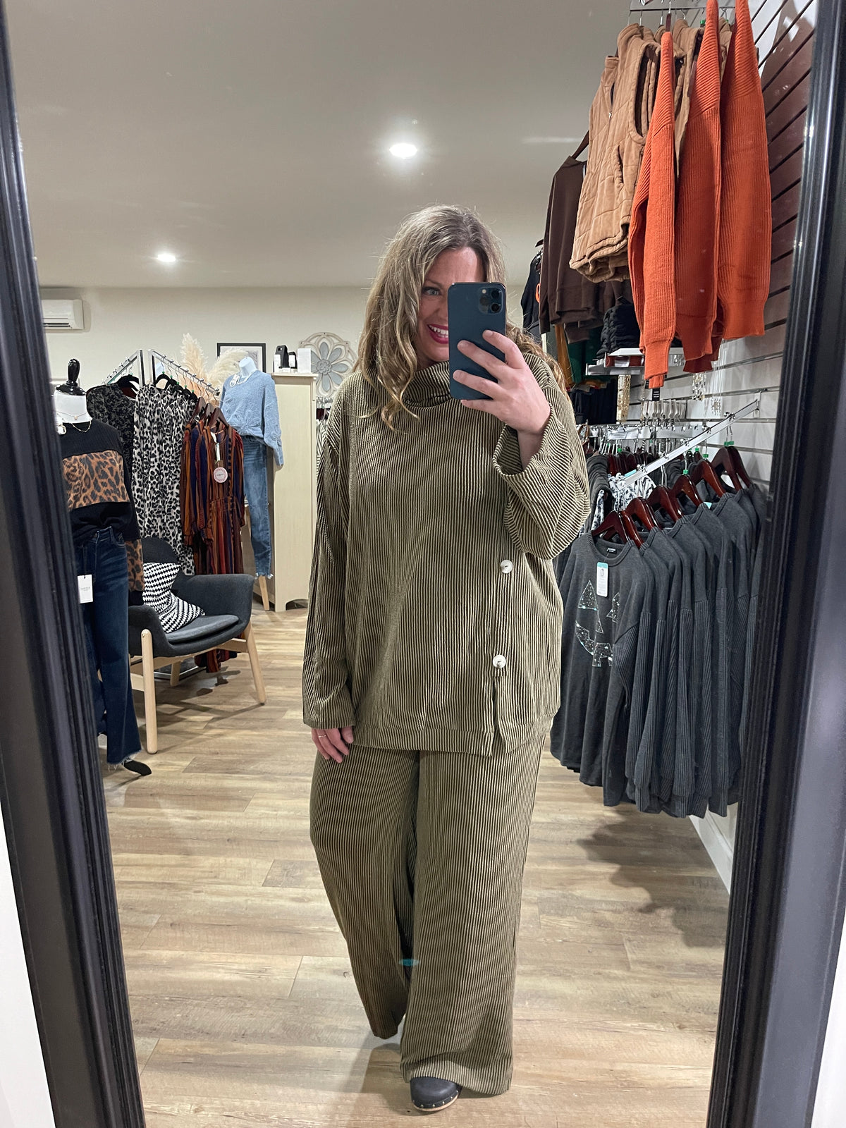 DEAR SCARLETT LAVISH RAISED RIBBED BUTTON TRIM SET - OLIVE