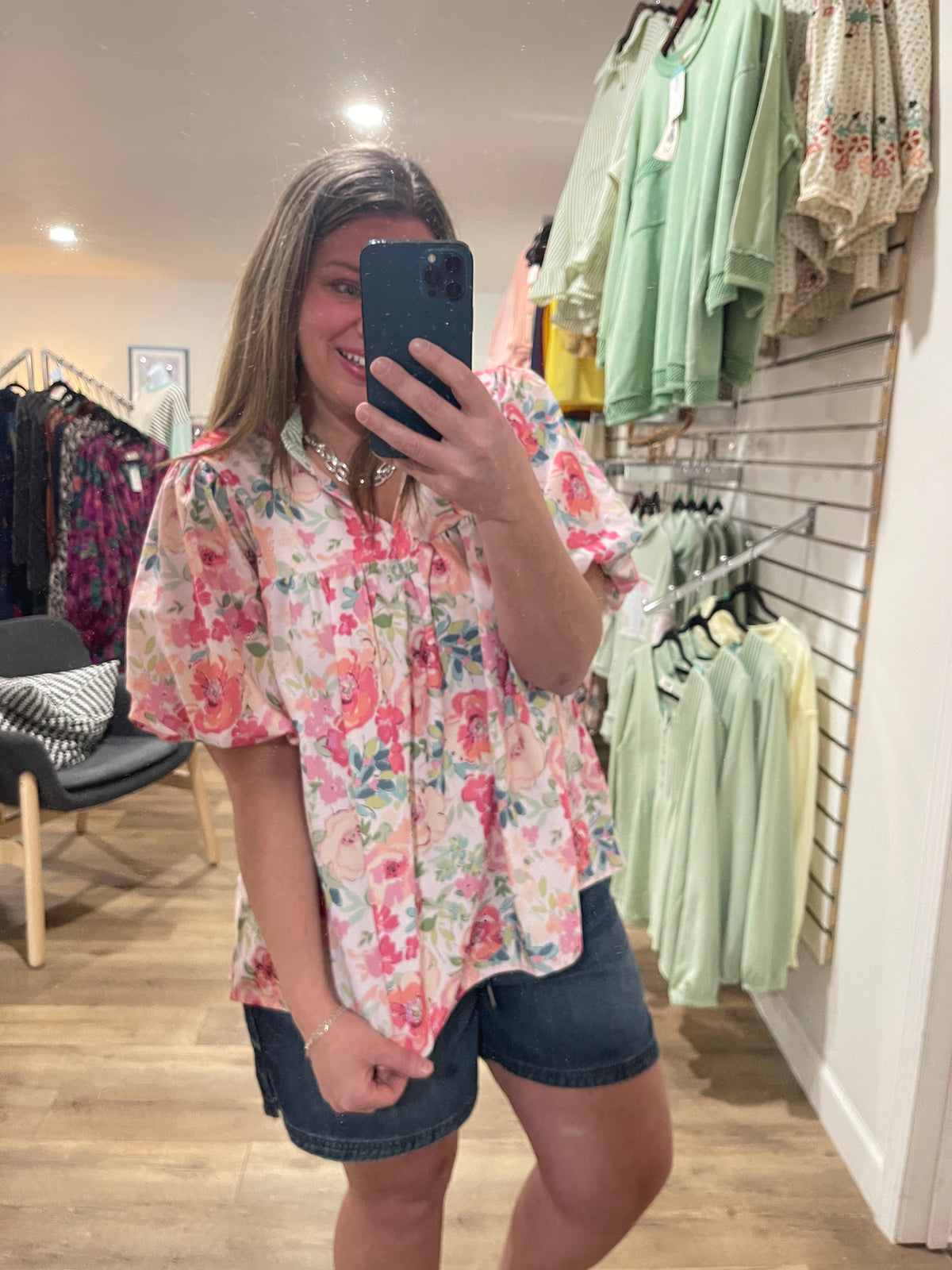 BLUSH FLORAL V NECK BUBBLE PUFF SHORT SLEEVE WOVEN TOP W/ STRIPED FRILL NECKLINE