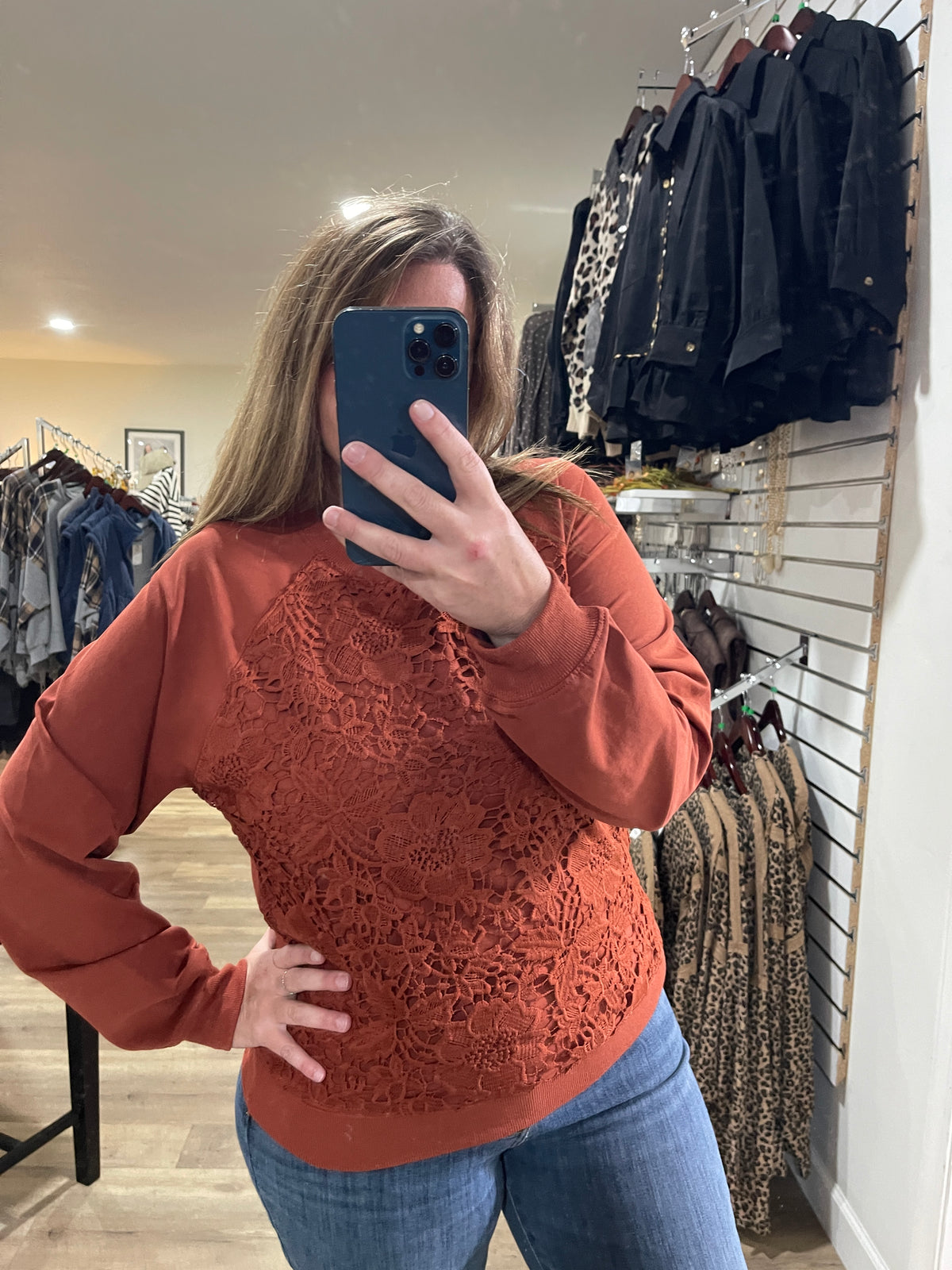 RUST LACE FRONT PULLOVER