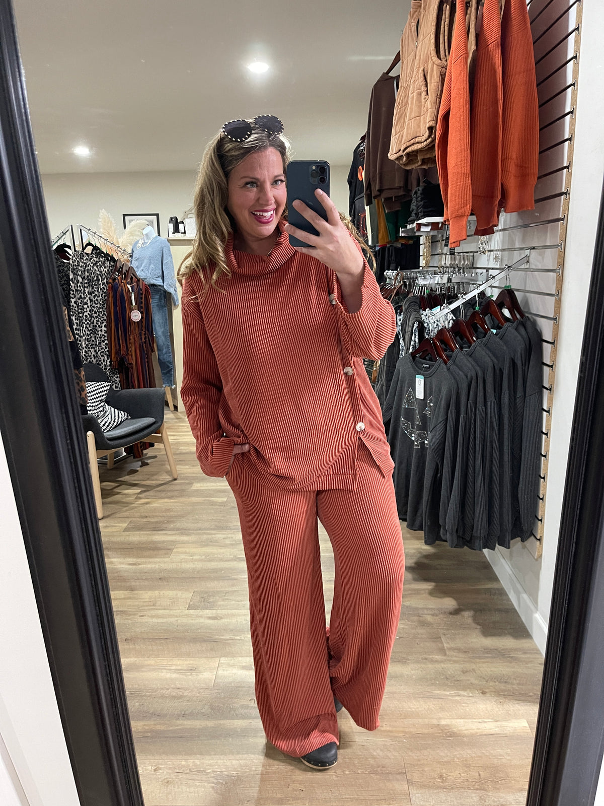 DEAR SCARLETT LAVISH RAISED RIBBED BUTTON TRIM SET - RUST