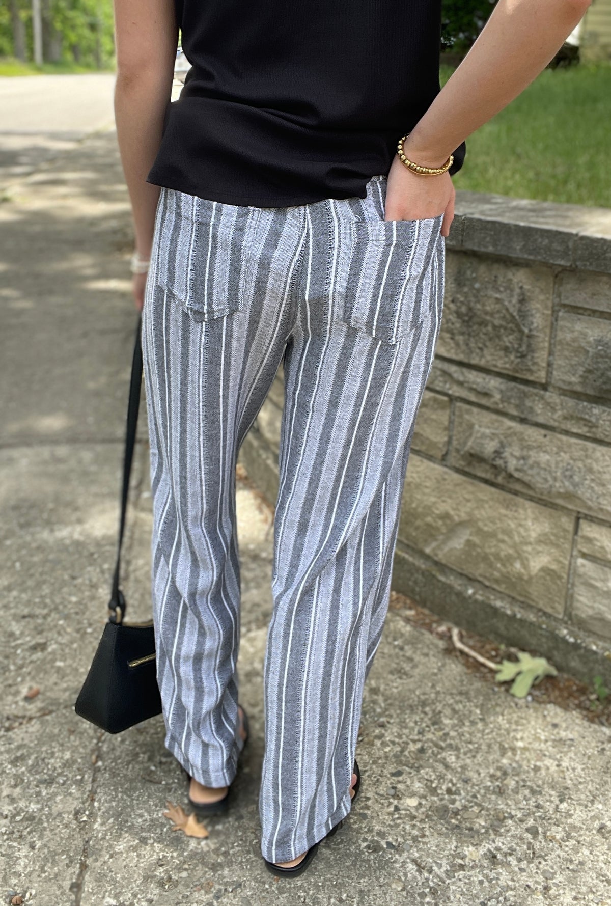 BLACK/WHITE STRIPED ELASTIC WAIST WOVEN PANTS