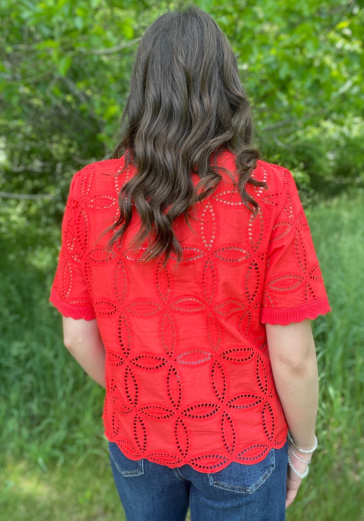 RED CROCHET LACE SHORT SLEEVE TOP W/ SCALLOPED HEM
