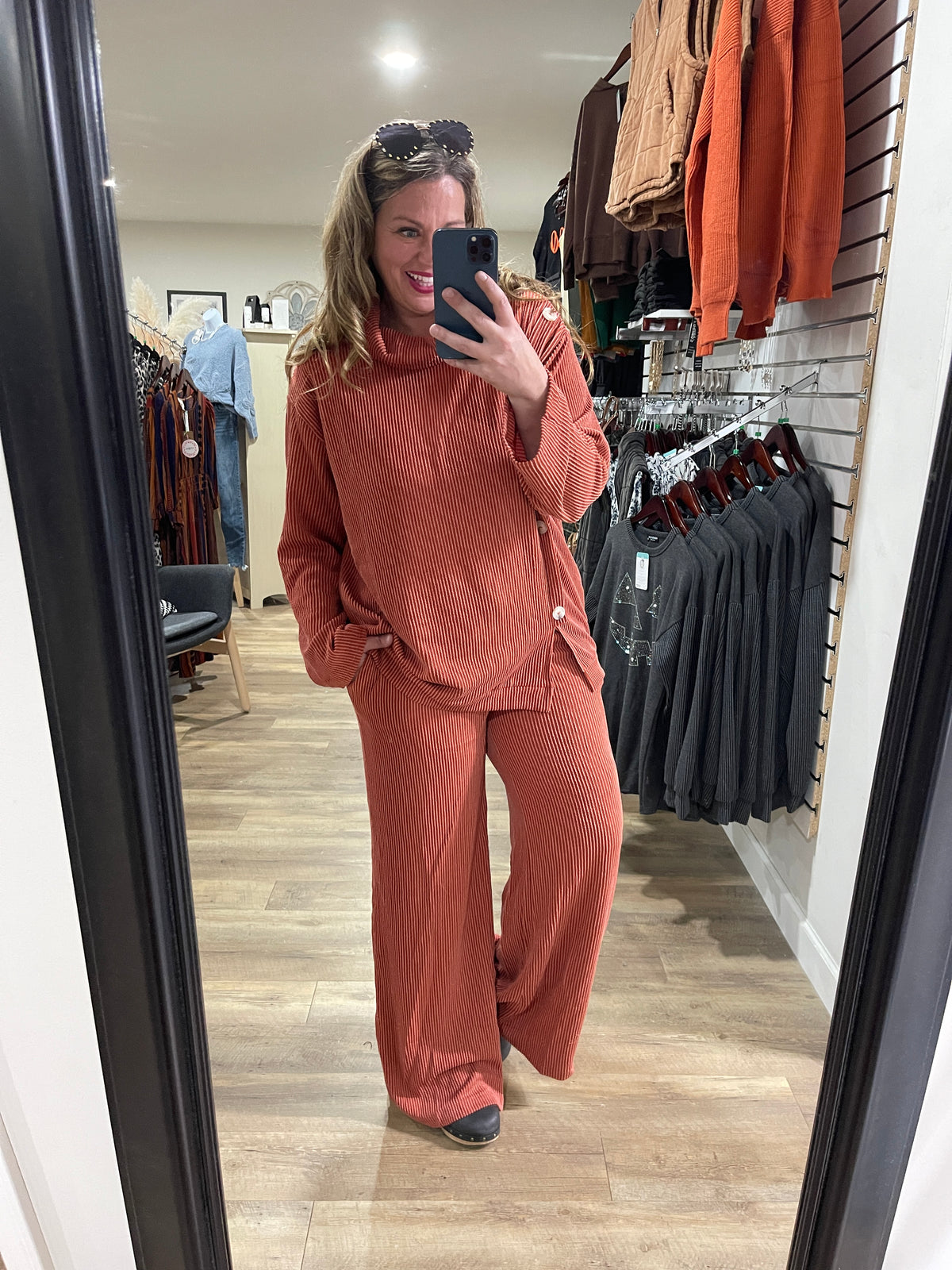 DEAR SCARLETT LAVISH RAISED RIBBED BUTTON TRIM SET - RUST