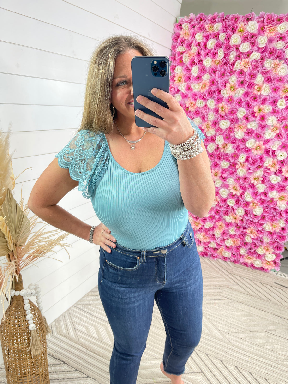 MINT RIBBED LACE SLEEVE FITTED TOP