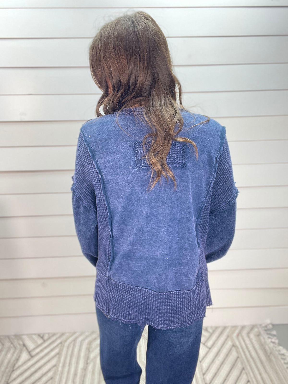 NAVY.Mineral Washed Waffle V Neck Knit Top