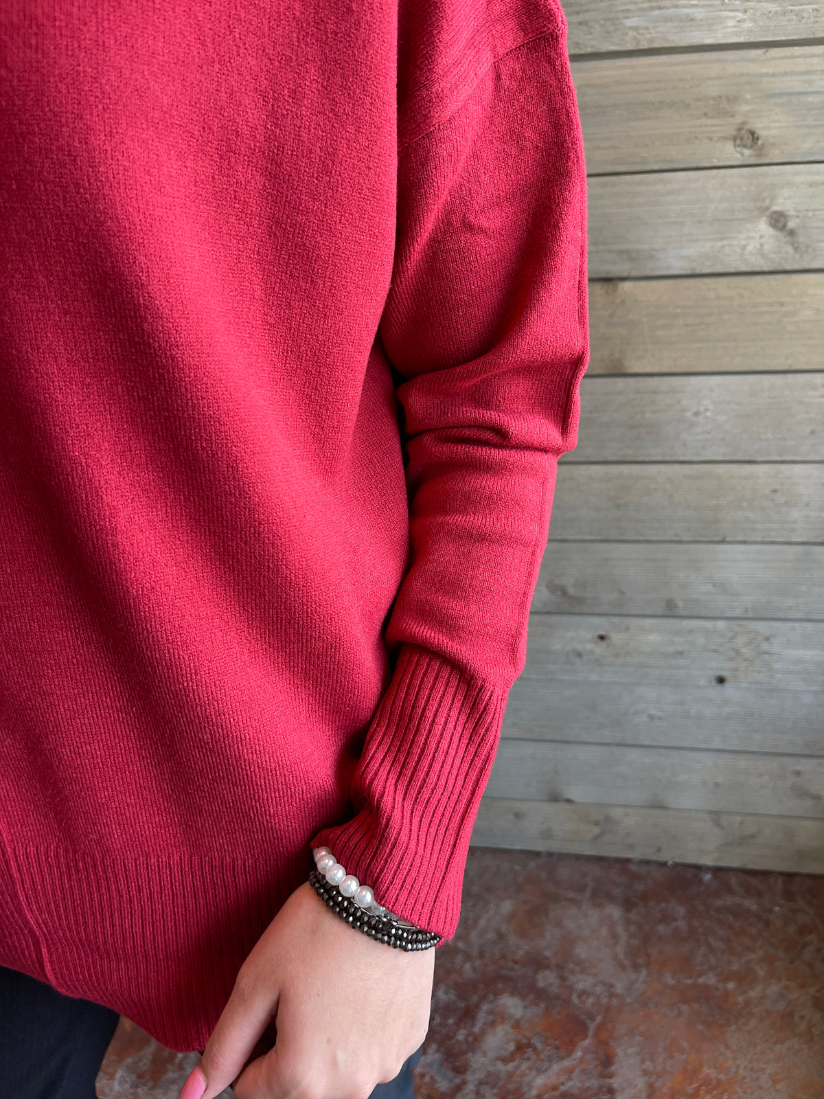 RED CENTER SEAM LIGHT WEIGHT SWEATER