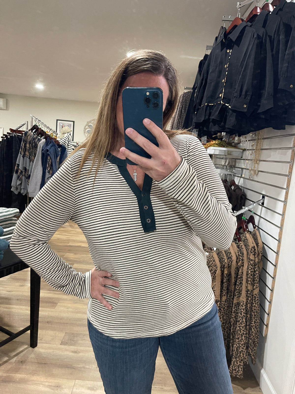 IVORY/FOREST Y Contrast Split Half Button Neck Long Sleeve Striped Top