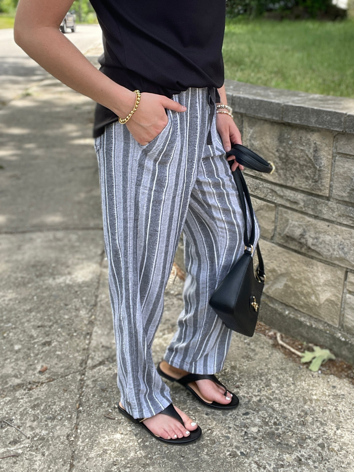 BLACK/WHITE STRIPED ELASTIC WAIST WOVEN PANTS
