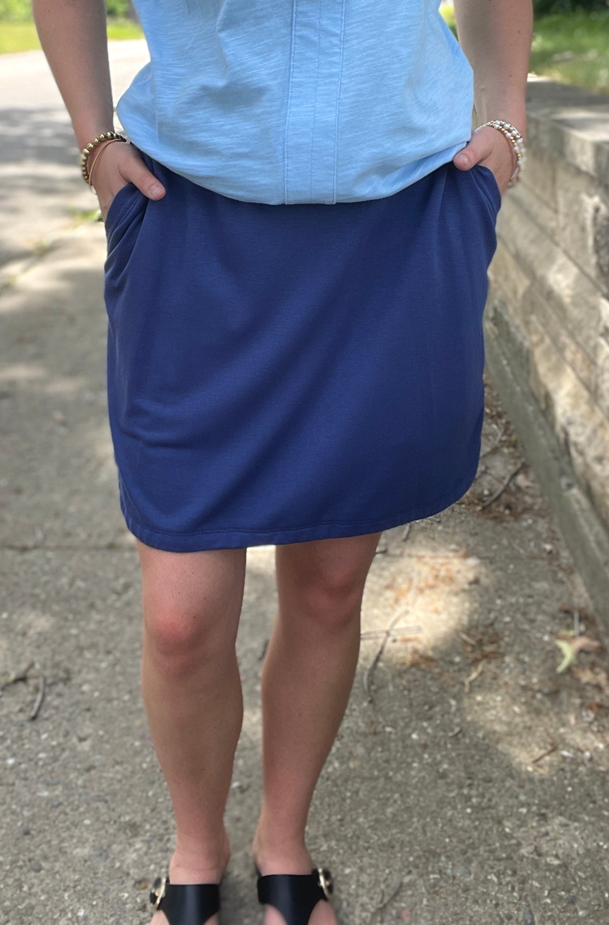 NAVY KNIT PULL ON SKORT