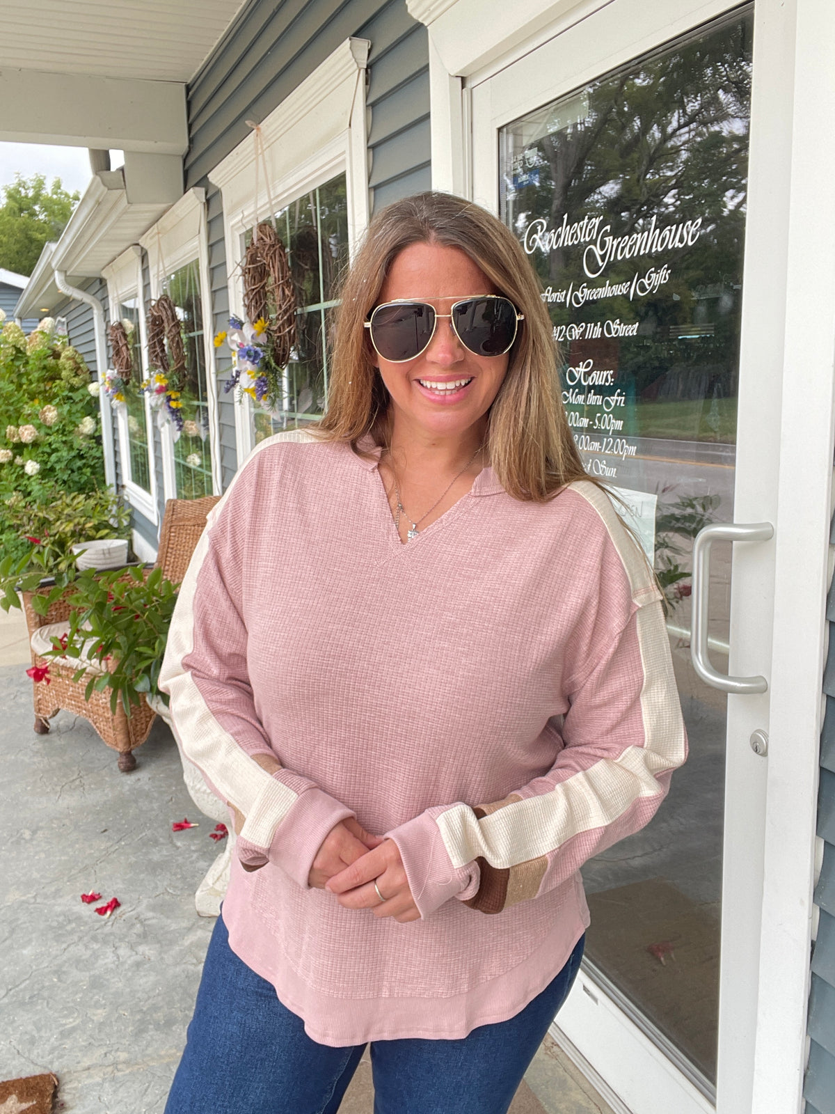 BLUSH WAFFLE TEXTURE VNECK KNIT TOP W/ COLORBLOCK SLEEVE