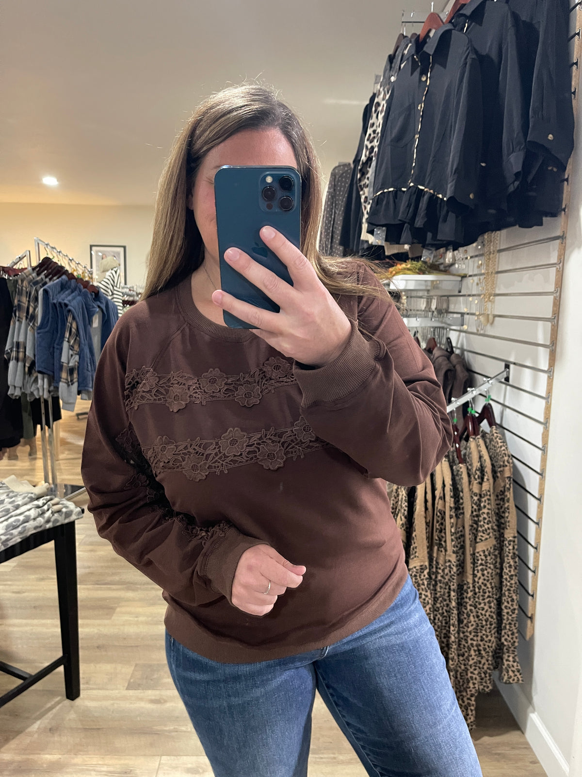 CHOCOLATE LACE TRIM PULLOVER