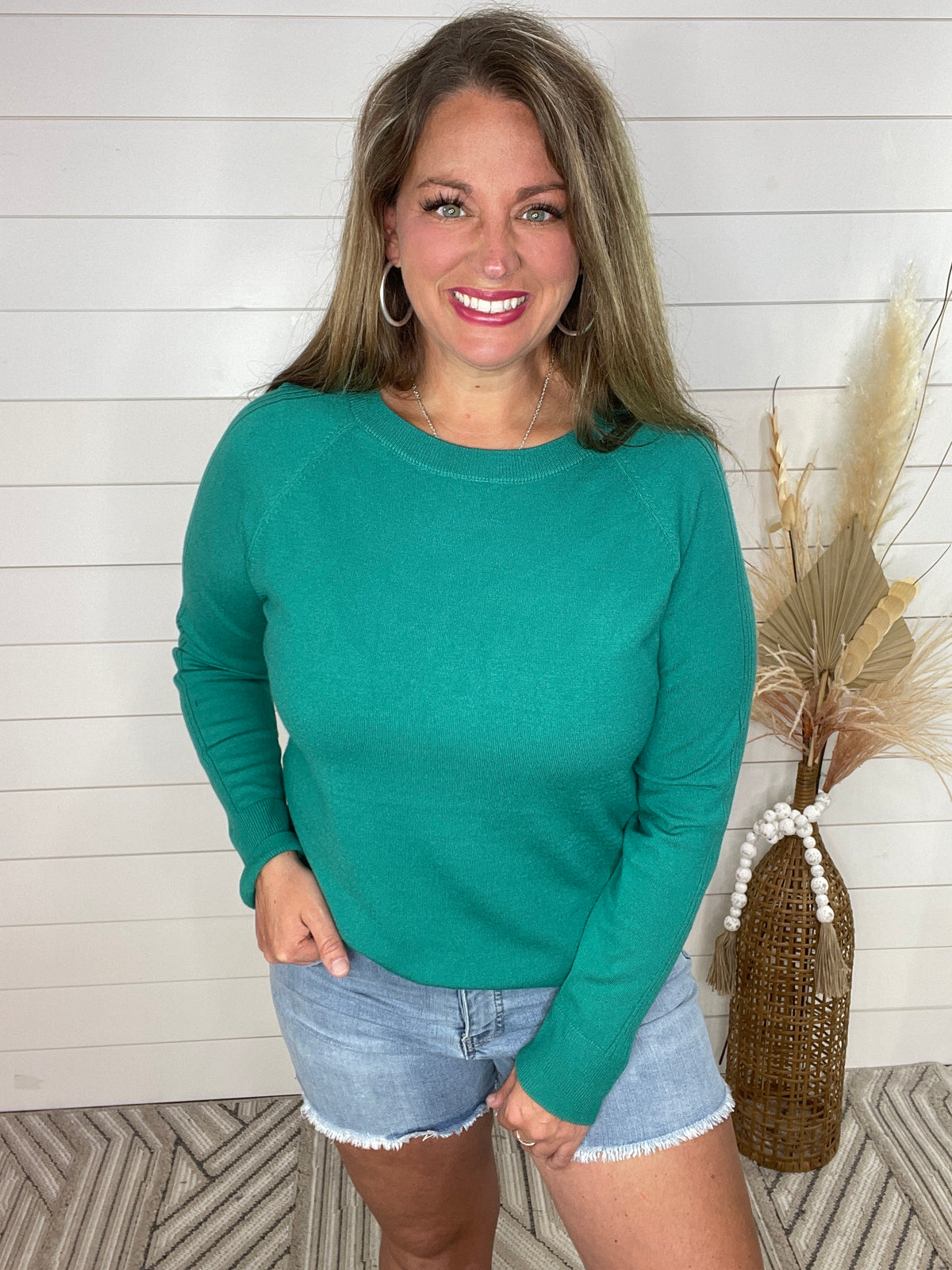 KELLY GREEN CREW NECK RAGLAN RIBBED SLEEVE LIGHT WEIGHT SWEATER