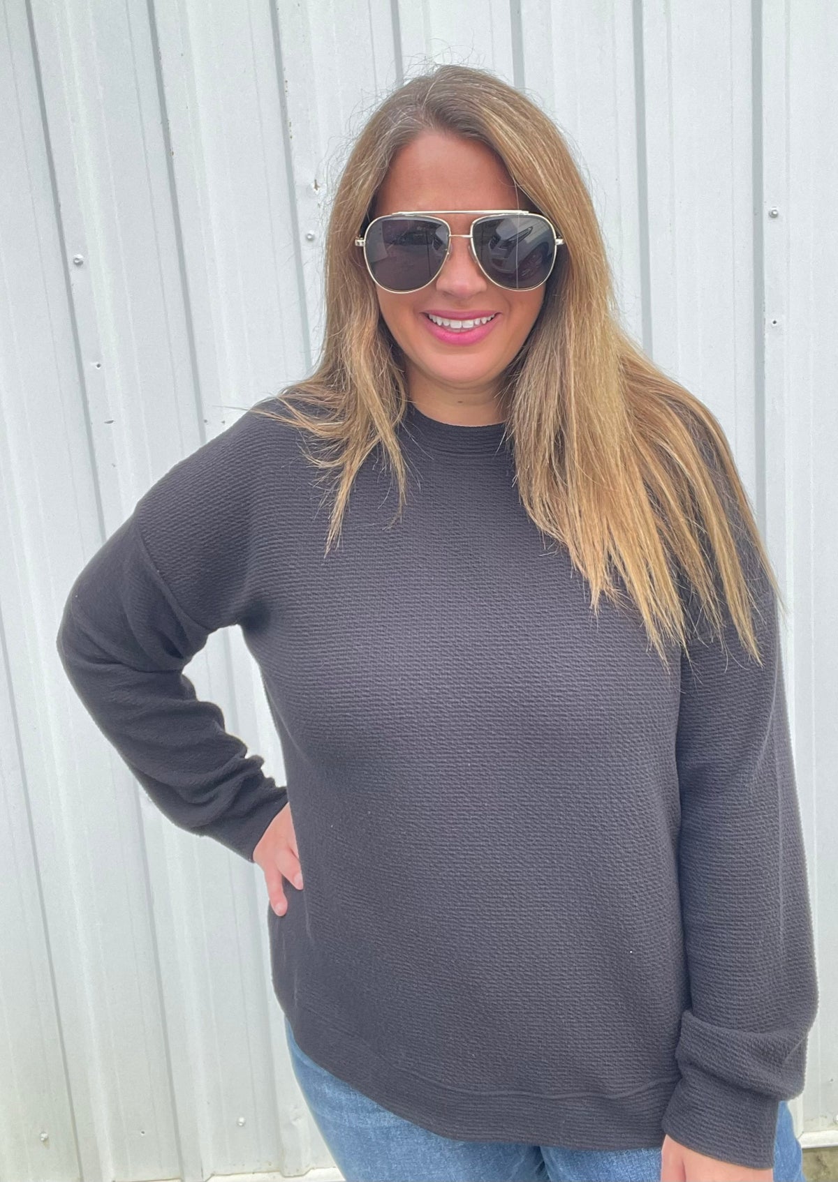 BLACK CLOUD FABRIC CURVED HEM KNIT TOP