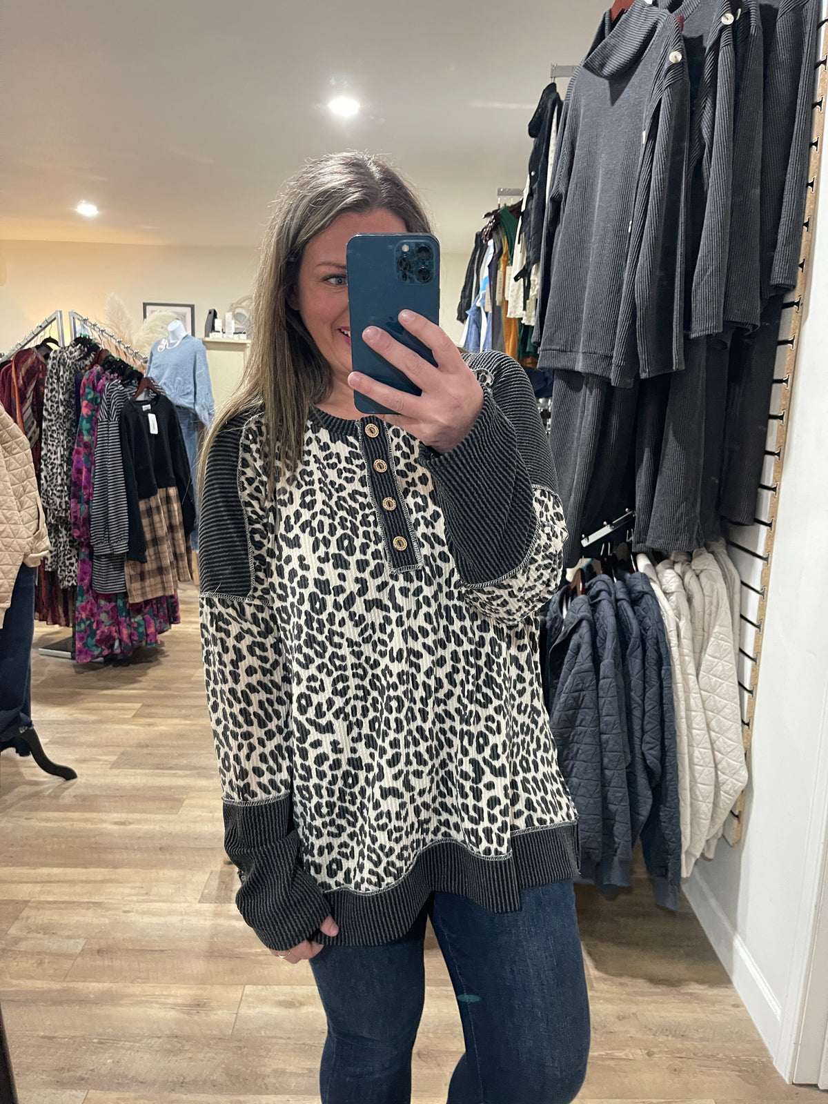 BEIGE/CHARCOAL LEOPARD OVERSIZED RAISED RIBBED HENLEY KNIT TOP